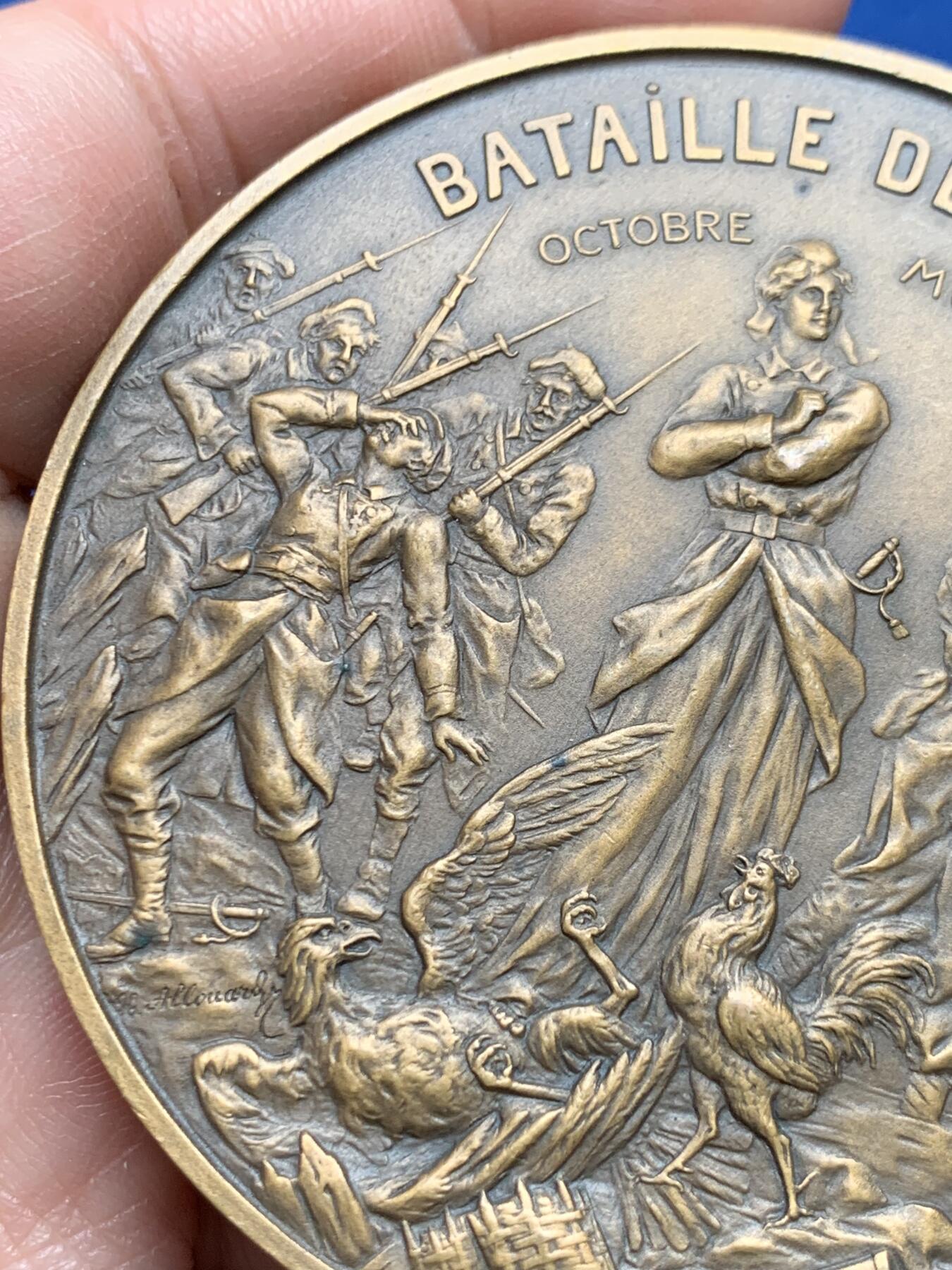《竞宝斋》第477场 周日，周一 2场连拍 （全场包邮）欢迎送拍 法国一战伊泽尔河战役纪念铜章 134.6克 67.5mm 丰饶角铜标
