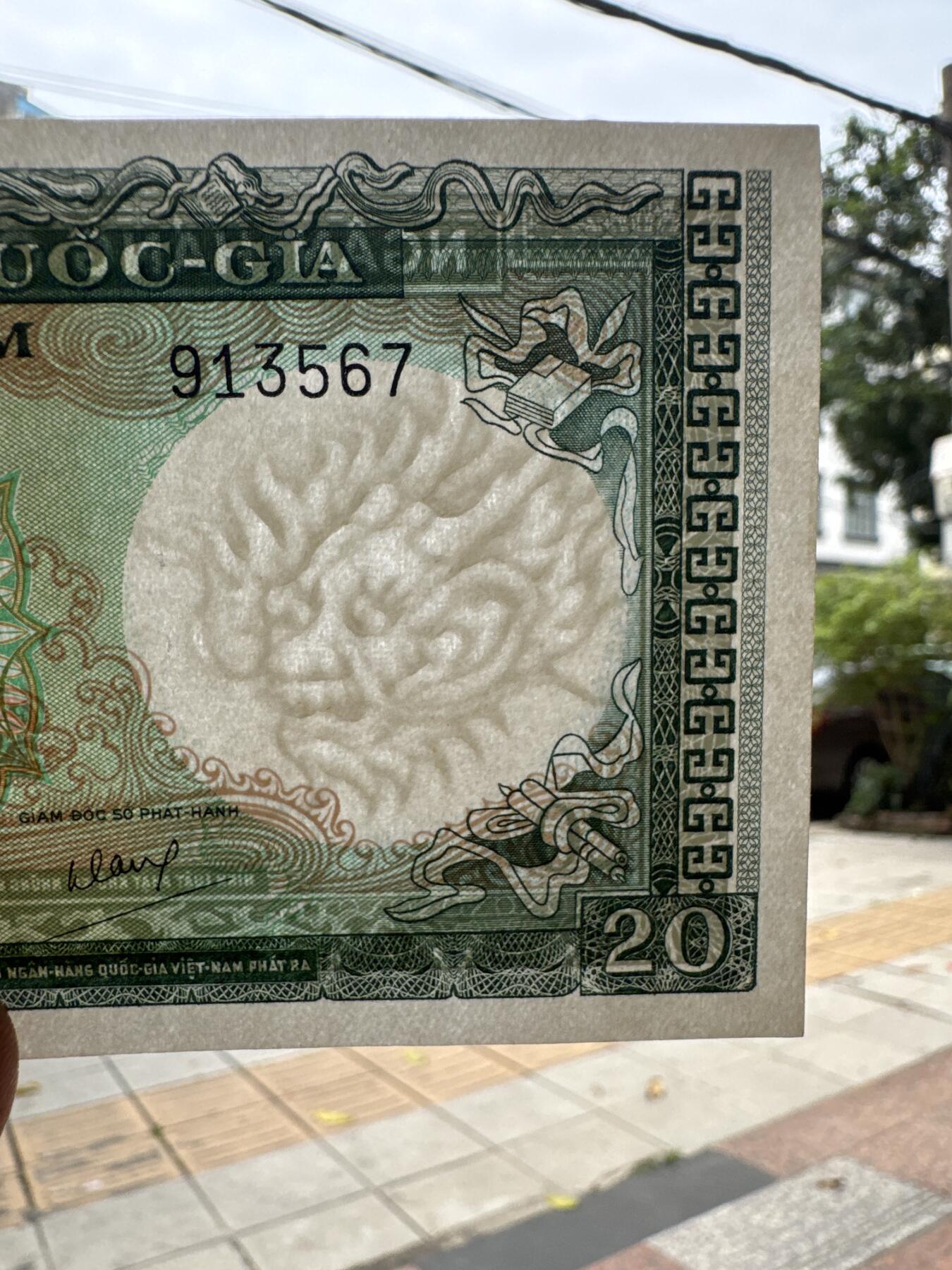 桂P钱币文化工作室拍卖第四十九期 南越共和国1964年版20盾，尊贵绿钞，龙头水印，背面鱼龙，全新UNC，
