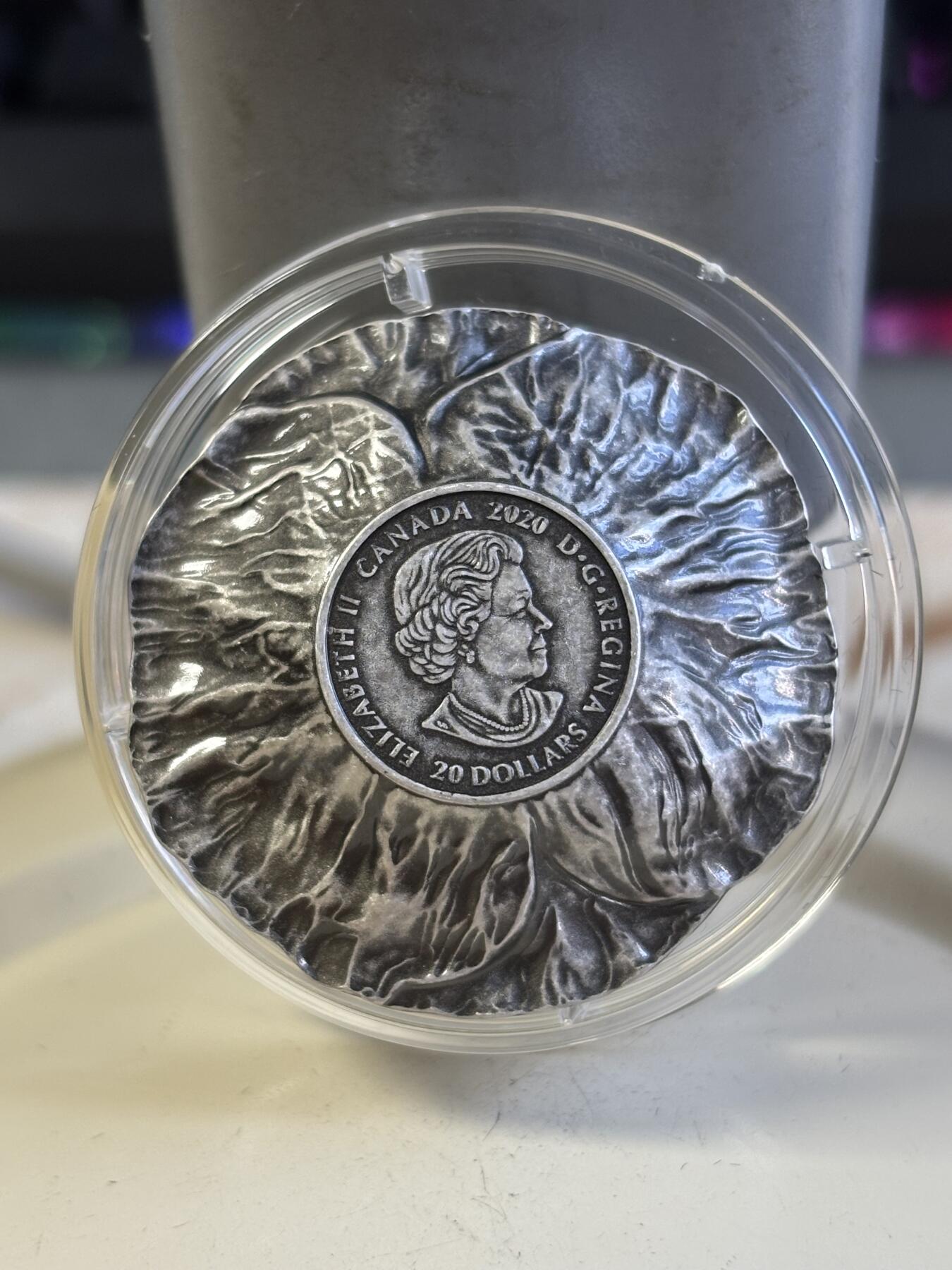 第197期拍卖 加拿大2020年一战国殇日罂粟花形仿古纪念银币，9999银，发行7000枚