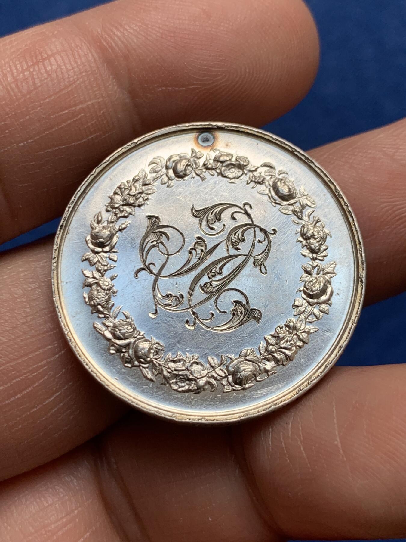 《竞宝斋》第477场 周日，周一 2场连拍 （全场包邮）欢迎送拍 法国1881结婚纪念银章 30.2mm 12.25克 烟斗银标