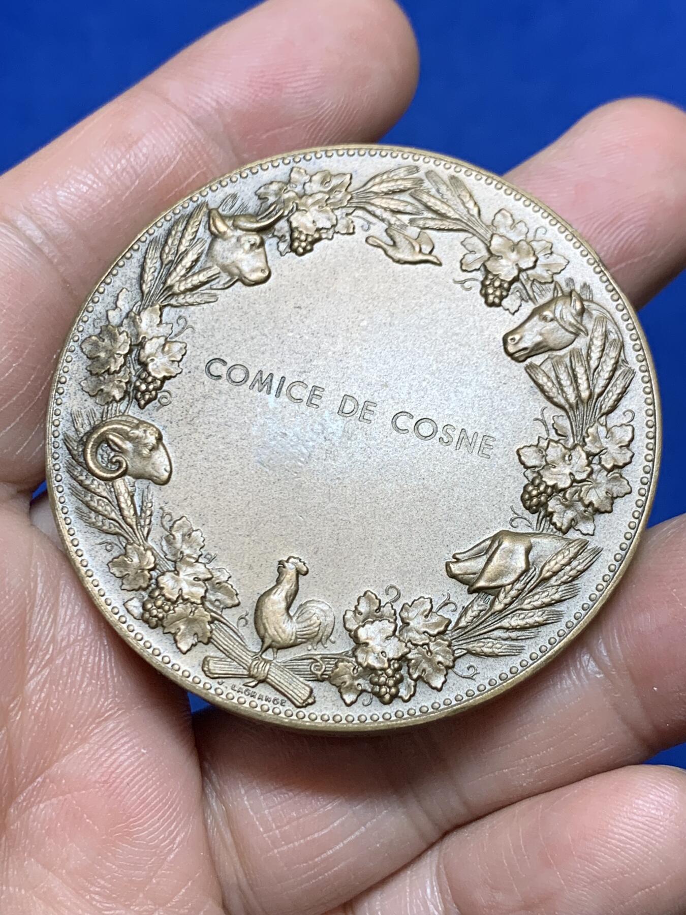 《竞宝斋》第477场 周日，周一 2场连拍 （全场包邮）欢迎送拍 法国谷物女神教导农业大铜章  杜布瓦作品 法国新艺术运动时期著名章牌雕刻家 细节见图 约50mm 68.5克