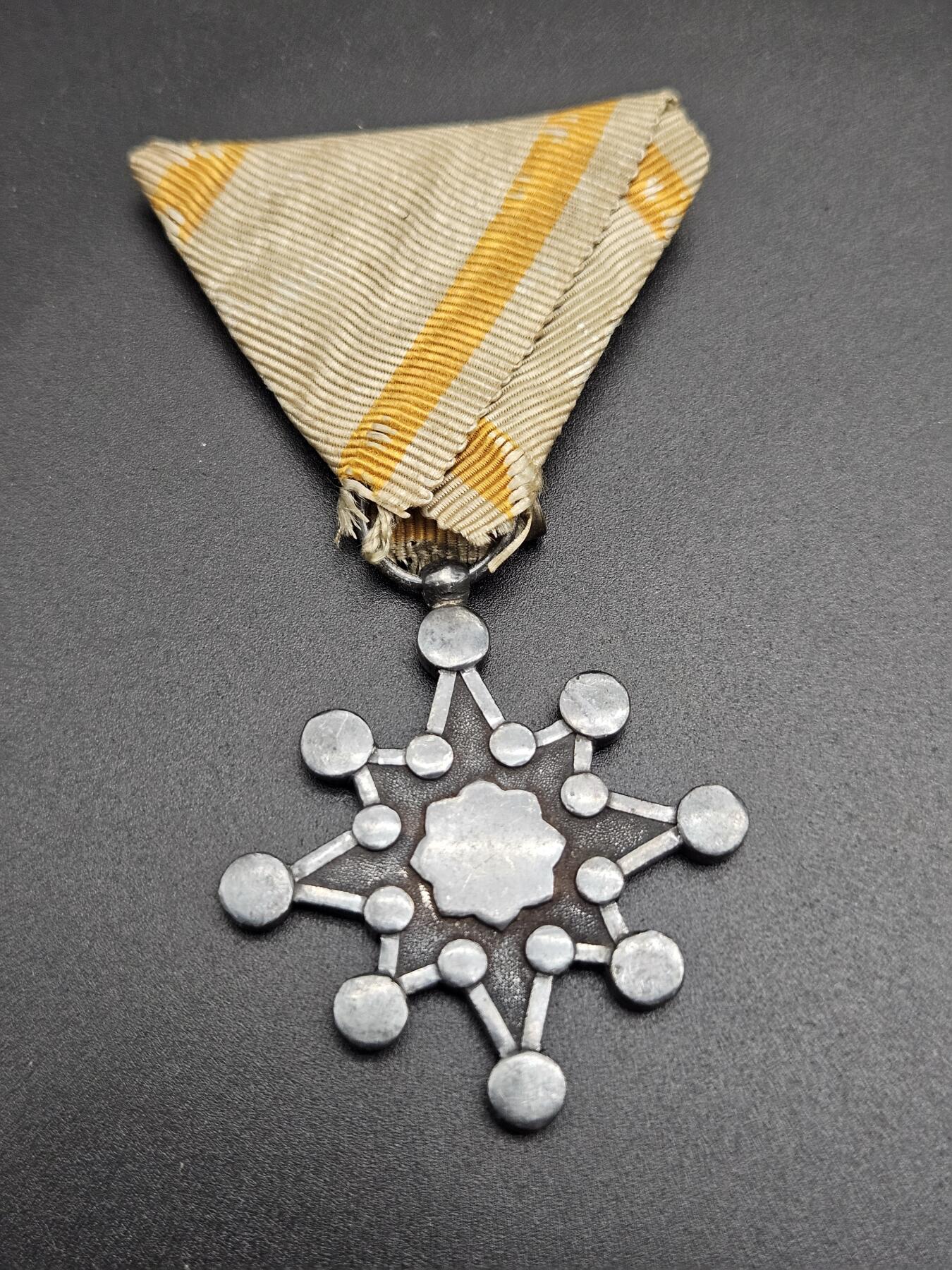 0元起拍勋章 第344期 咸鱼国勋章拍卖专场 4月8日（周三）下午6：00开始 八瑞裸章 银制