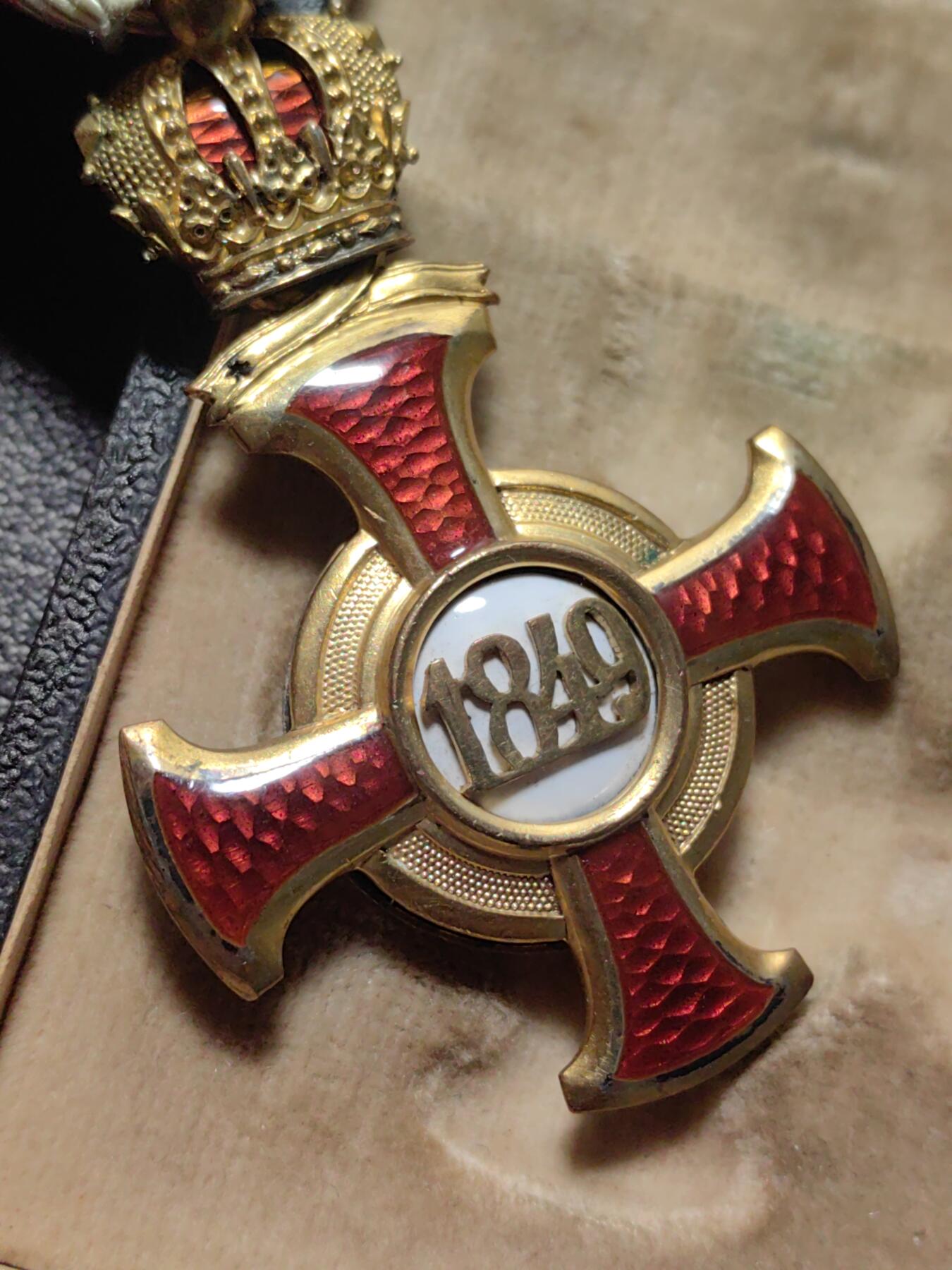 靖甫拍卖第九场 奥匈金级带冠功勋十字勋章带原盒