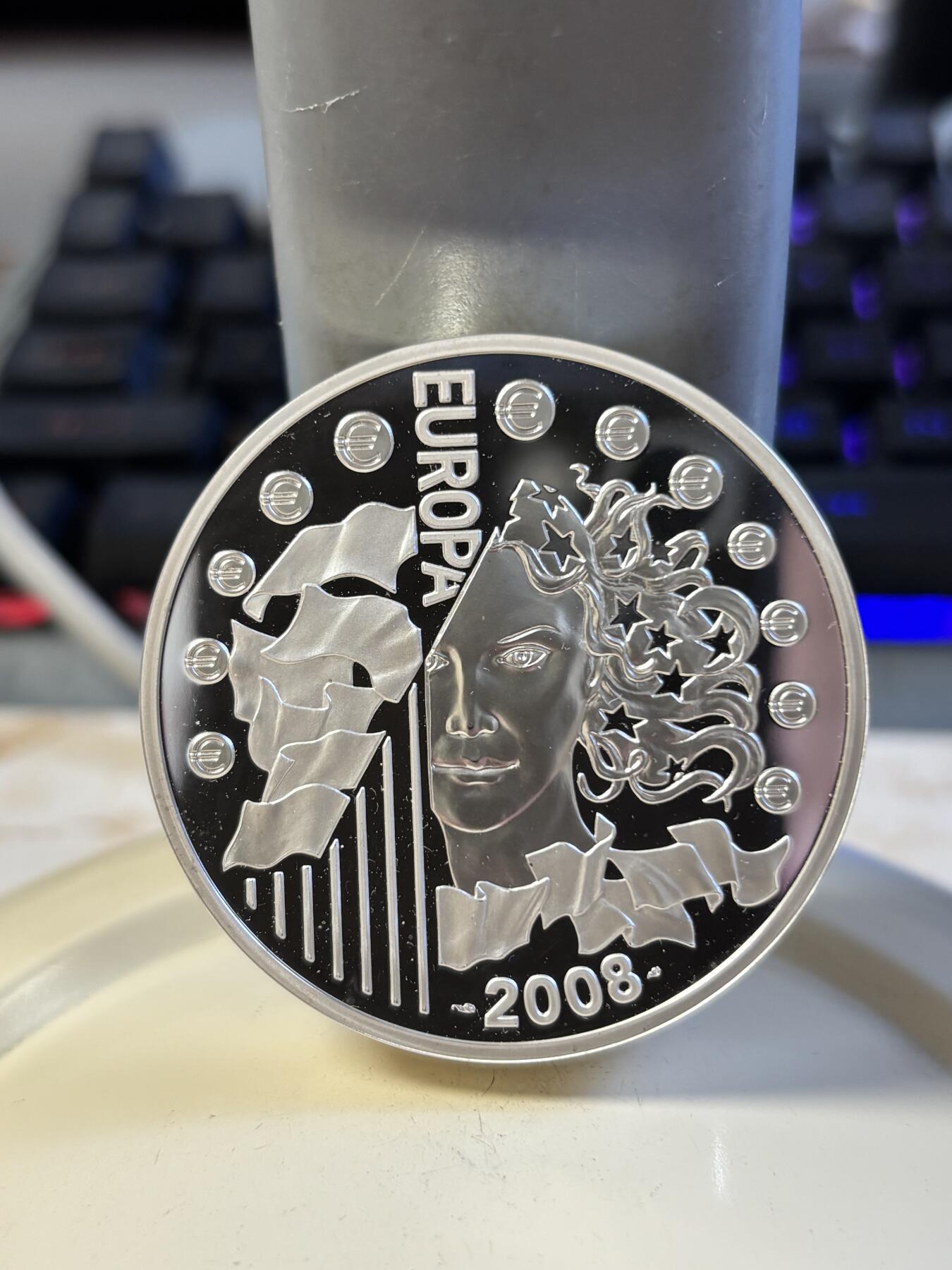 第197期拍卖 法国2008年欧盟轮值主席国5盎司加厚精制纪念银币，950银，发行500枚，没有塑料盒，有氧化点