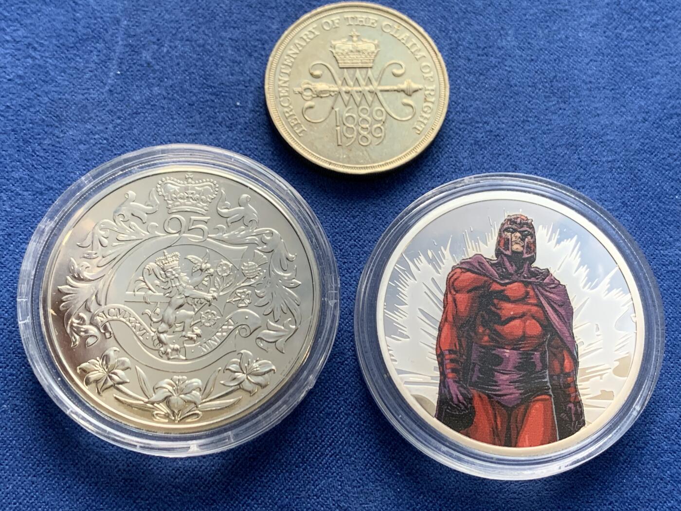 《竞宝斋》第477场 周日，周一 2场连拍 （全场包邮）欢迎送拍 伊丽莎白二世纪念币两枚 5镑与2镑；另附一枚漫威纪念章