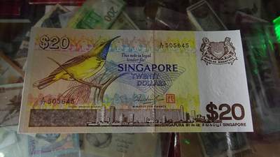 世界钱币～微拍第243期暨2026年第24期  老库存每款各1-2张清仓低价起拍 - 1979年新加坡鸟版20元 全新绝品尾号645