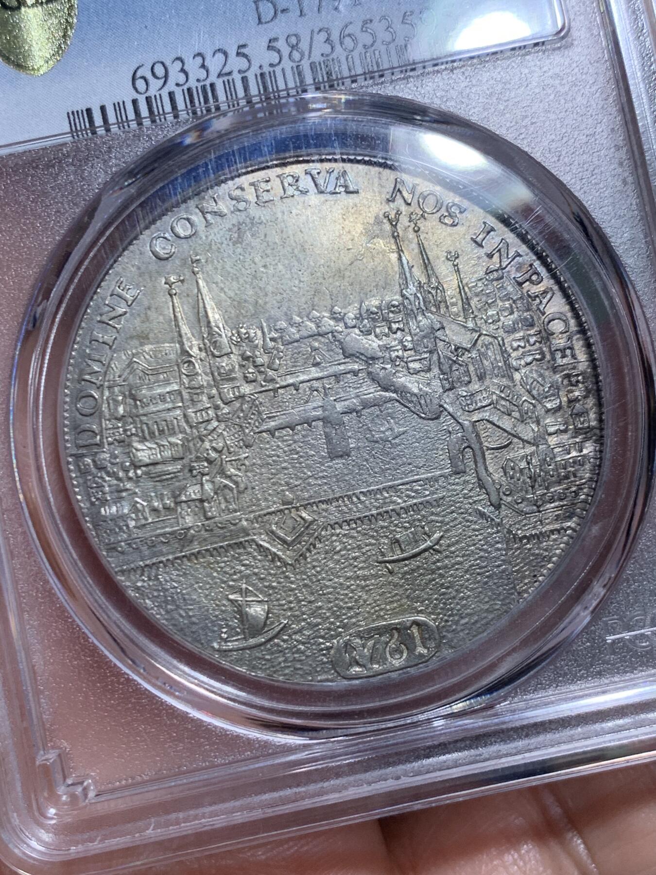 《竞宝斋》第477场 周日，周一 2场连拍 （全场包邮）欢迎送拍 唯一亚军分 PCGS AU58 瑞士1761年 苏黎世城市景观1泰勒大银币 少见品种，热门城市景观泰勒 盒子背面支撑有磕