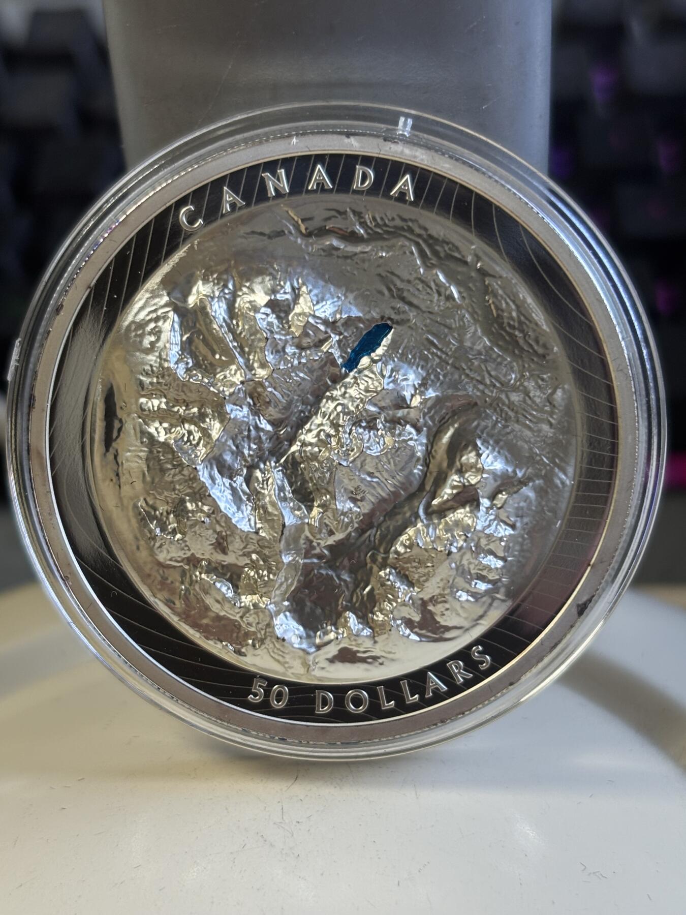 第197期拍卖 加拿大2021年落基山脉明珠路易斯湖潮82.3克高浮雕银币，9999银，发行3000枚，82.3克