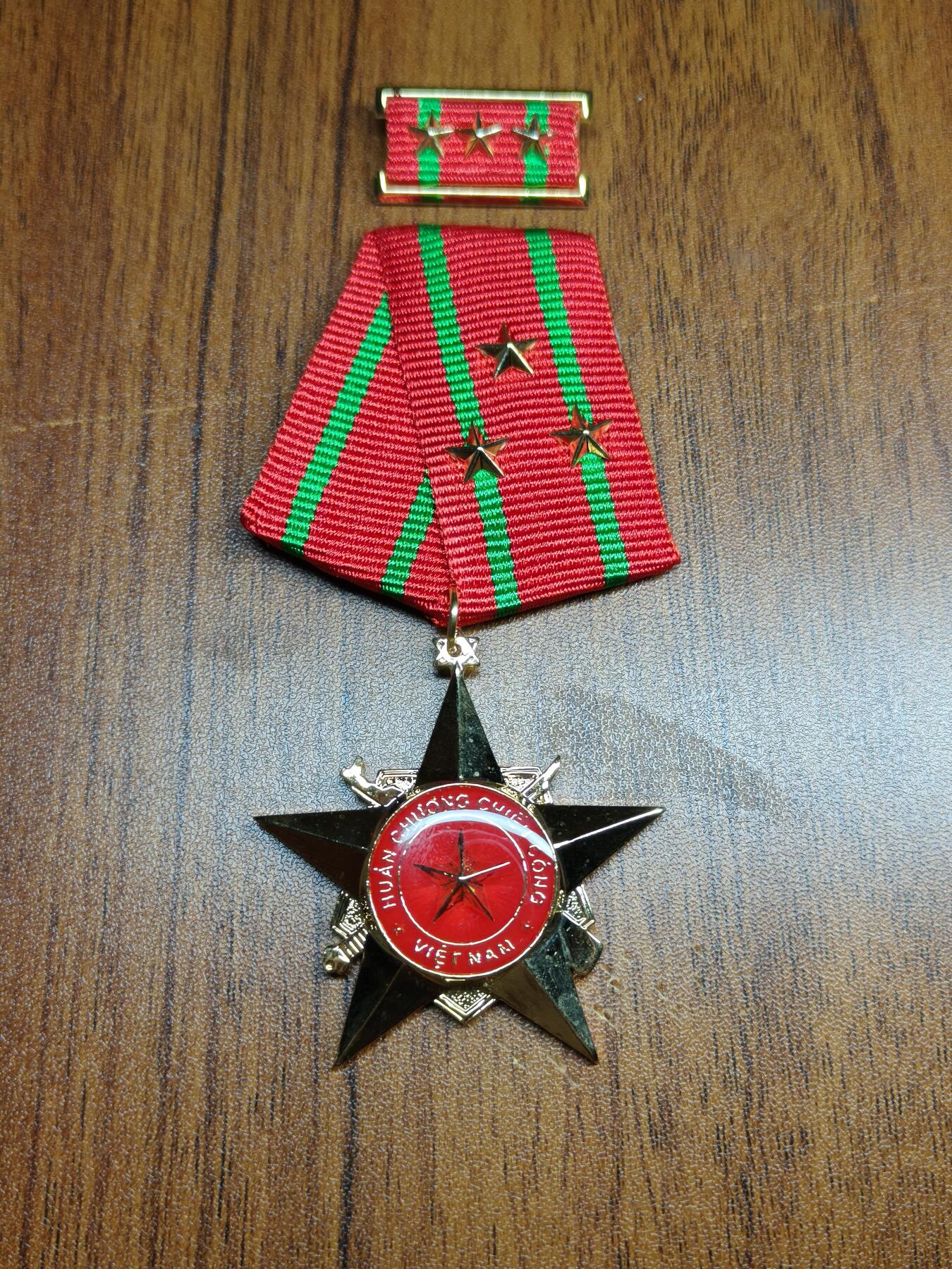 蜀地medal 2026春季精品专场 第5场 越南一级战斗功勋勋章 勋章授予为人民武装力量 建设 和国防力量加强作出重大贡献的单位和个人