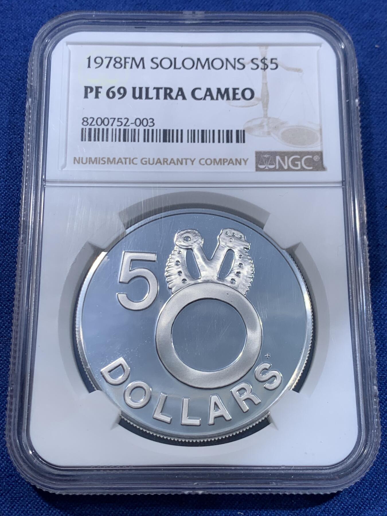 《竞宝斋》第477场 周日，周一 2场连拍 （全场包邮）欢迎送拍 冠军分 NGC PF69UC 所罗门群岛1978年纪念伊丽莎白女王加冕25周年精制银币，镜面高浮雕，采用“双头蛇”和“化石蛤壳”当地文化题材，28.28克，925银，发行量5148枚