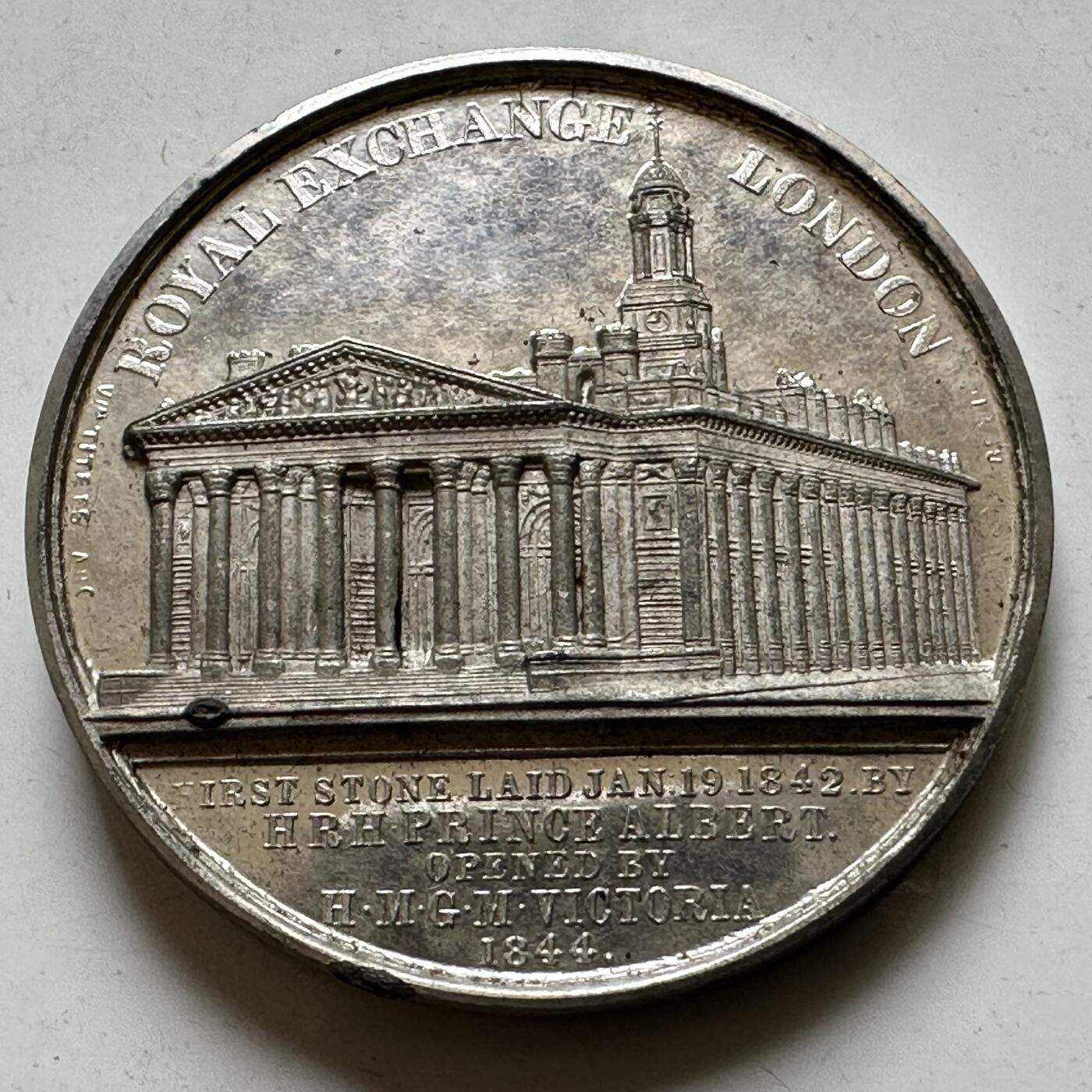 🌹外币初藏🌹🐯2026年第38场   每周二四六晚8️⃣点 世界钱币 英国 1844 年皇家交易所重新启用纪念章 原盒保存 未氧化 光亮如新  高浮雕 38.7毫米