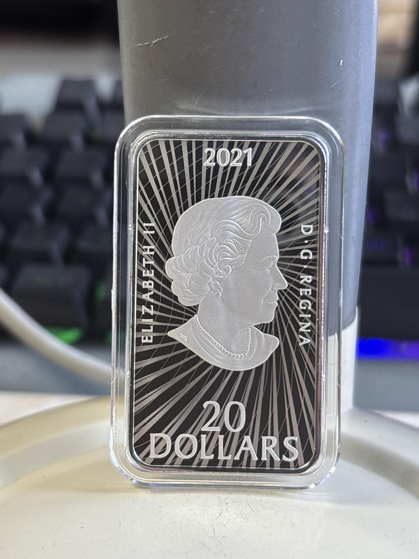 第197期拍卖 加拿大2021年UFO系列4蒙特利尔事件夜光纪念彩银币,9999银，发行5000枚