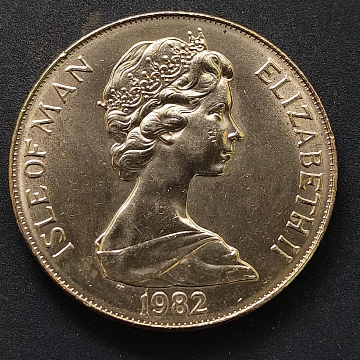 【全场包邮】纯粹捡漏拍518场 马恩岛1982年1克朗西班牙世界杯克朗型纪念币-稀少带球版