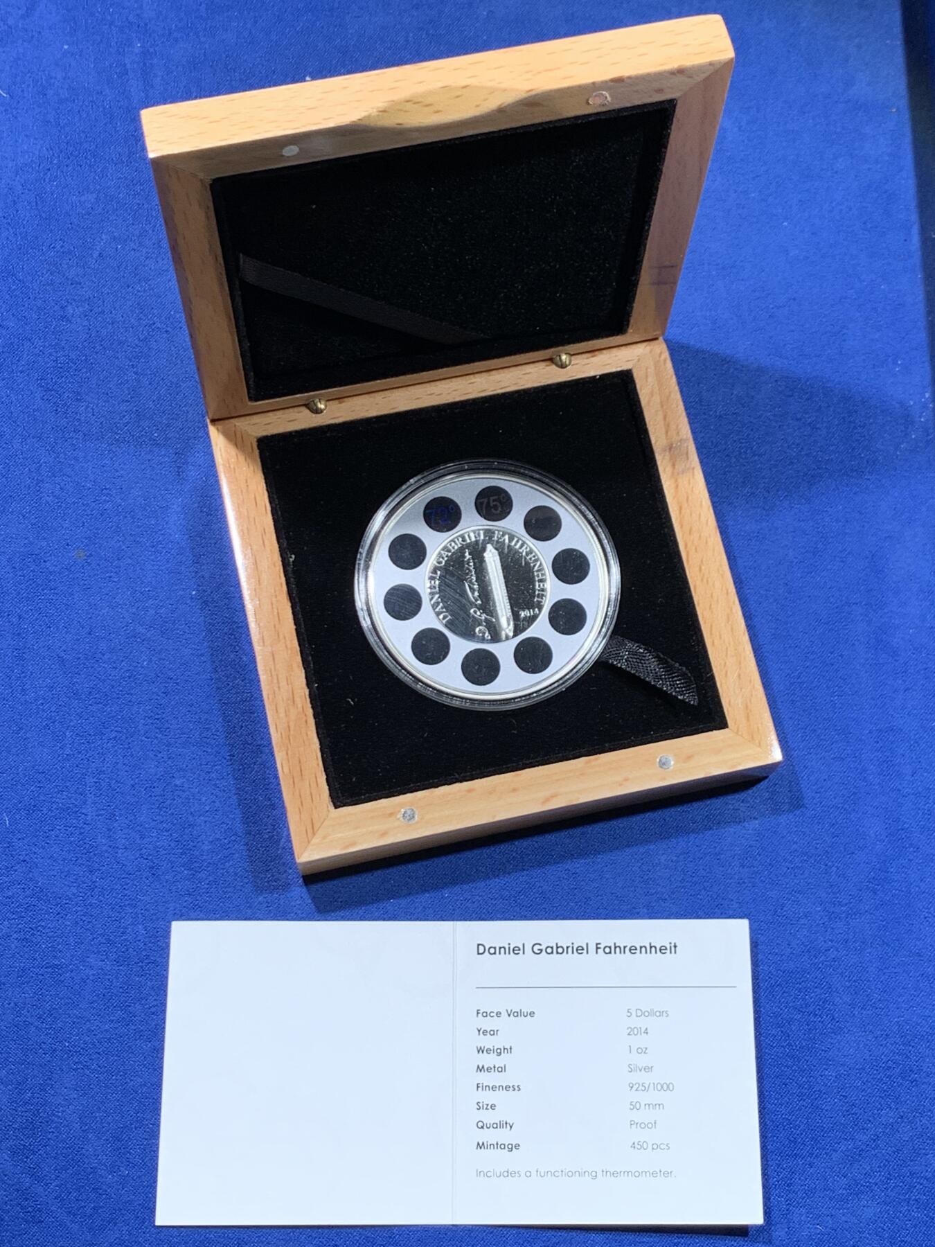 《竞宝斋》第477场 周日，周一 2场连拍 （全场包邮）欢迎送拍 帕劳2014年5元精制温感银币 华氏温标300年-丹尼尔·加布里埃尔·华伦海特（华氏温标的创立者，德国物理学家、仪器制造师） 1盎司925银 发行量450枚 盒证全
