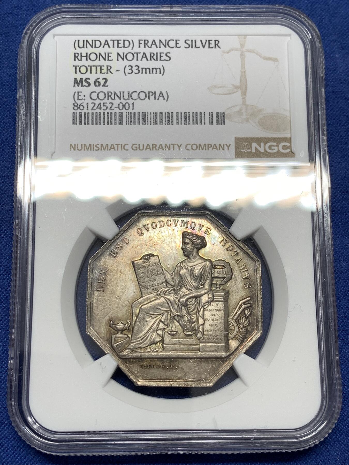 《竞宝斋》第477场 周日，周一 2场连拍 （全场包邮）欢迎送拍 NGC MS62 法国维埃纳自由城公证人公会八角银质代币，底部签名BRONZ.GALE.F是雕刻师Gale的签名标识，正面为坐姿正义女神/法律女神浮雕，手持法典与天平。