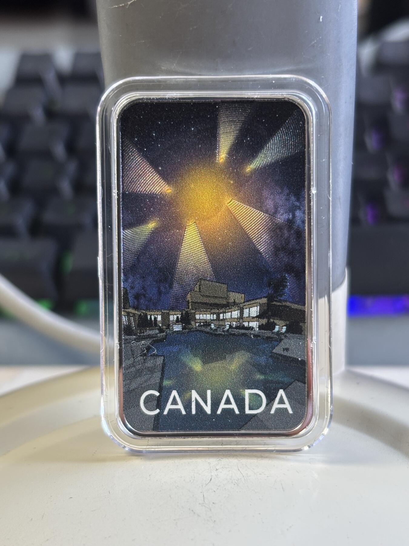 第197期拍卖 加拿大2021年UFO系列4蒙特利尔事件夜光纪念彩银币,9999银，发行5000枚