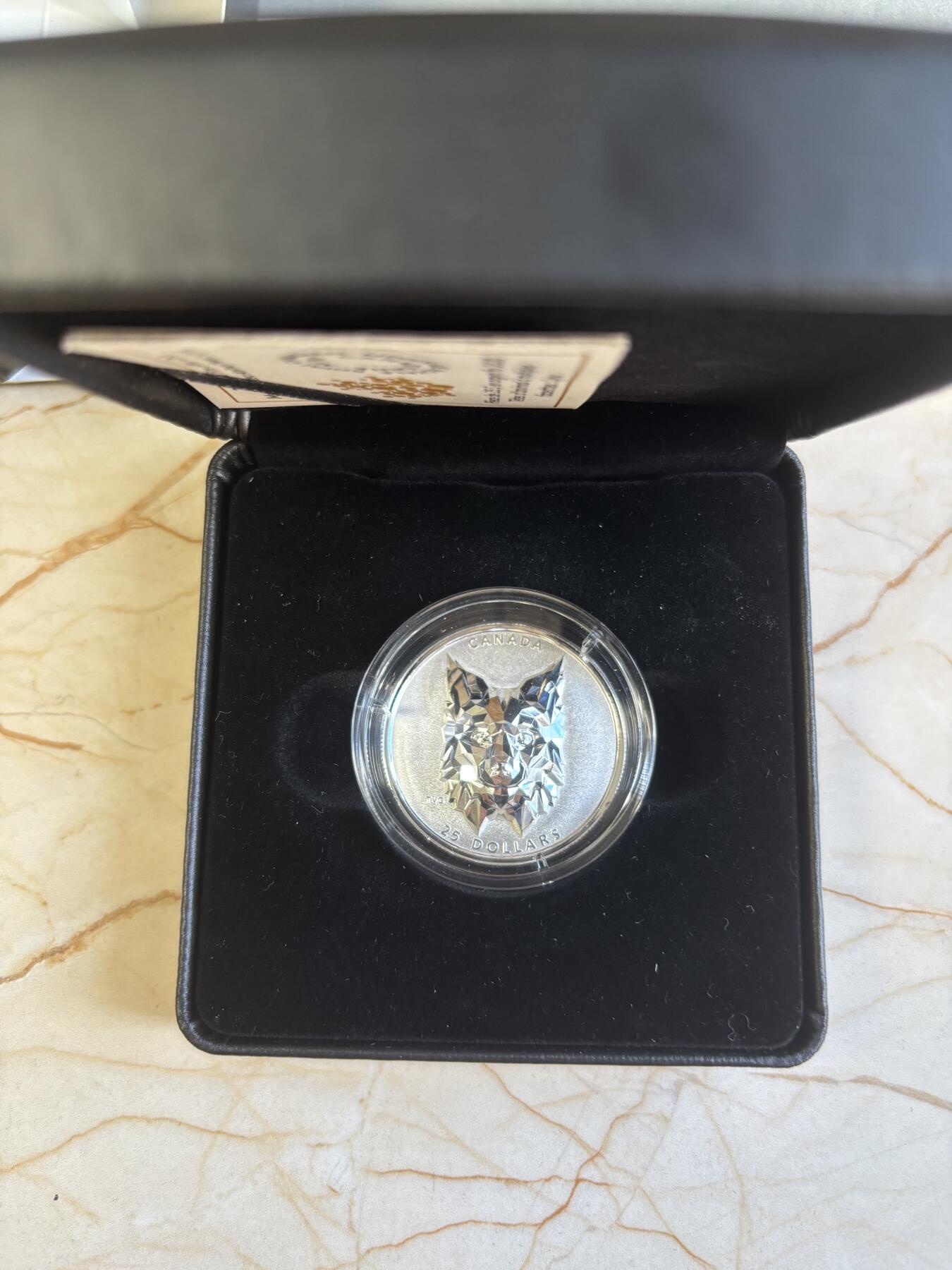 第197期拍卖 加拿大2020年多边立体高浮雕动物系列猞猁纪念银币，9999银，发行2500套