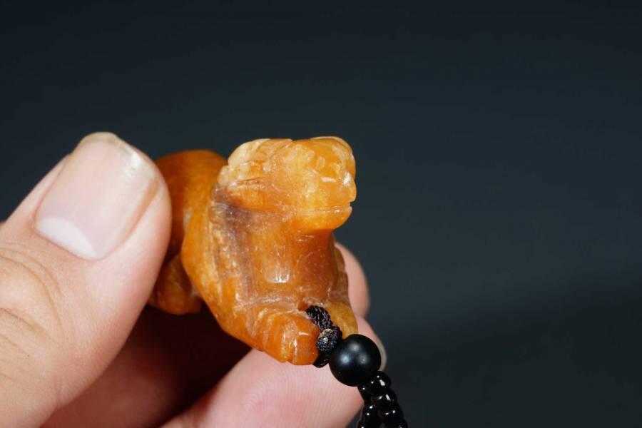 上海都达杂项专场六十六【全场包邮】 手工雕黄龙玉精雕《山羊》挂件63-60