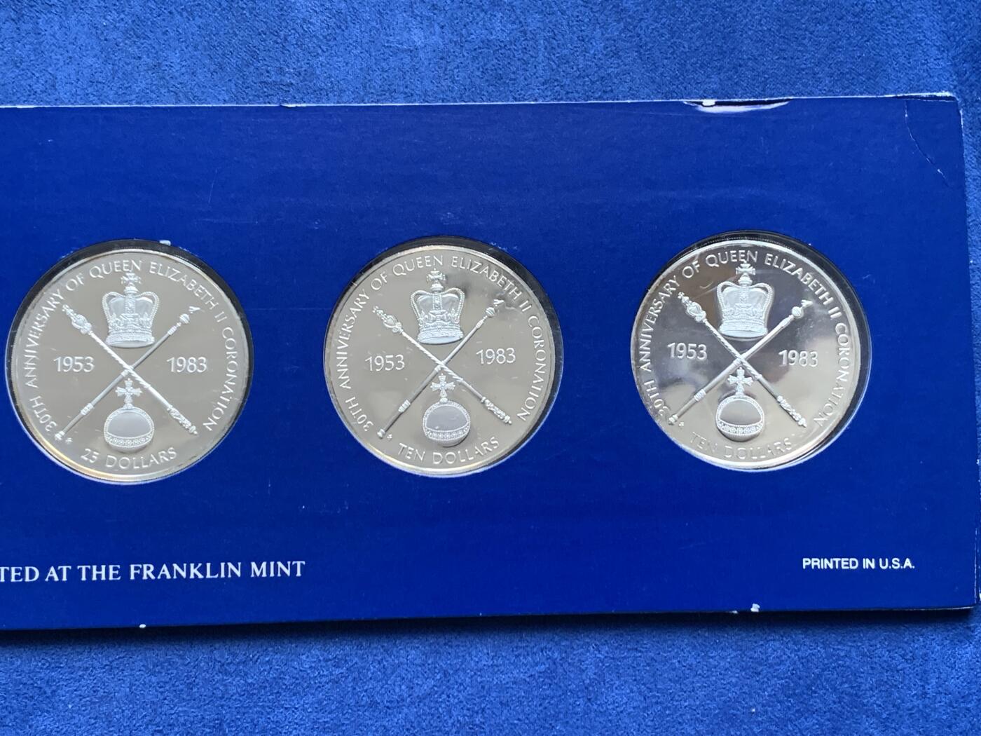 《竞宝斋》第477场 周日，周一 2场连拍 （全场包邮）欢迎送拍 加勒比5个英联邦国家1983年5枚精制克朗银币套 伊丽莎白二世女王加冕30周年纪念 小于4千套 盒证全 富兰克林造币出品