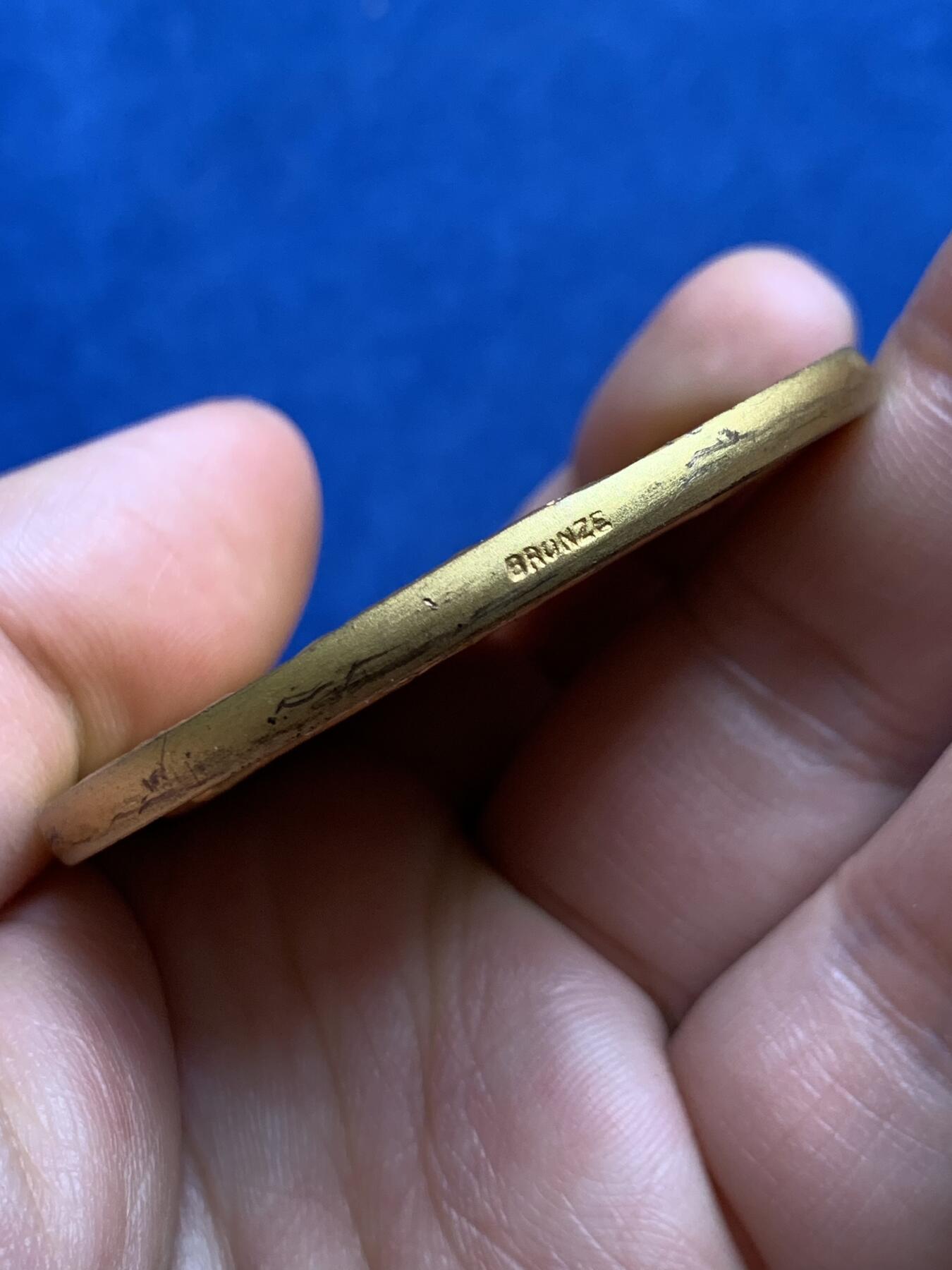 《竞宝斋》第477场 周日，周一 2场连拍 （全场包邮）欢迎送拍 法国园艺协会镀金铜章 73.1克 54.2mm 铜标边铭 带盒