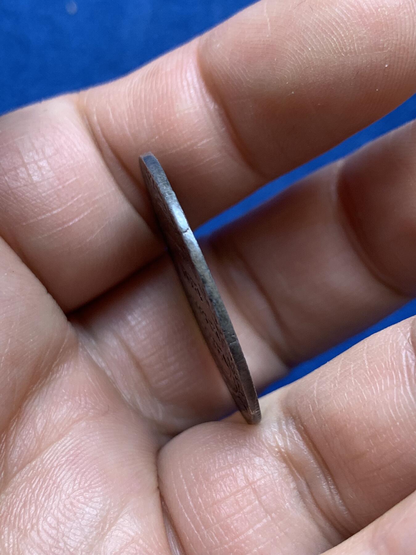 《竞宝斋》第477场 周日，周一 2场连拍 （全场包邮）欢迎送拍 法国1710年教士大会银质代币，8.07g，29.8mm