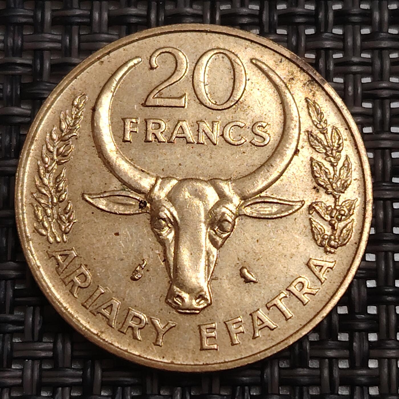 布加迪🐬～世界钱币(上海)🌾第 287 期 /  各国套币和散币 马达加斯加🇲🇬