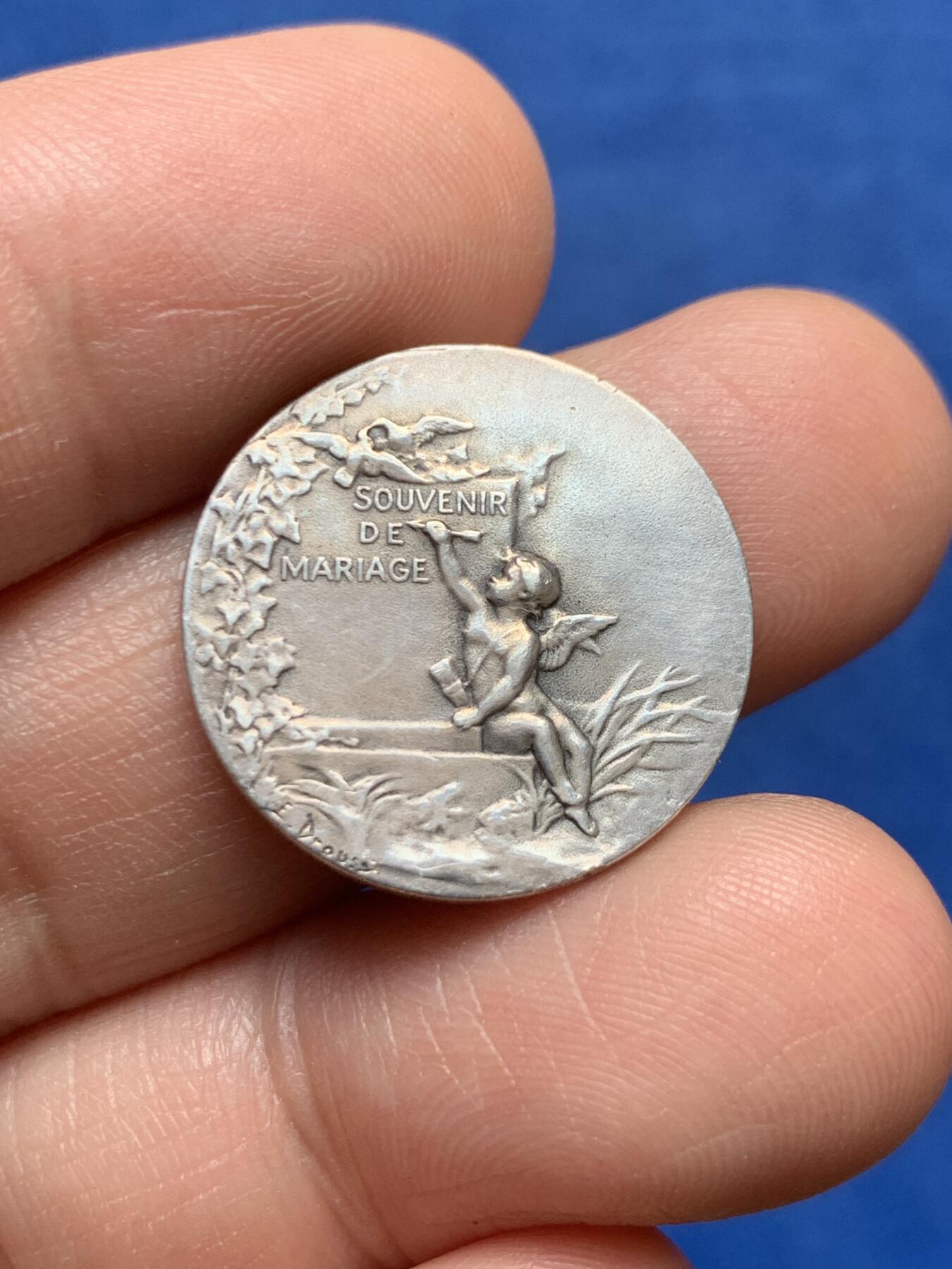 《竞宝斋》第477场 周日，周一 2场连拍 （全场包邮）欢迎送拍 名家名作 法国天使婚礼银章 5.15克 21.8mm 丰饶角银标