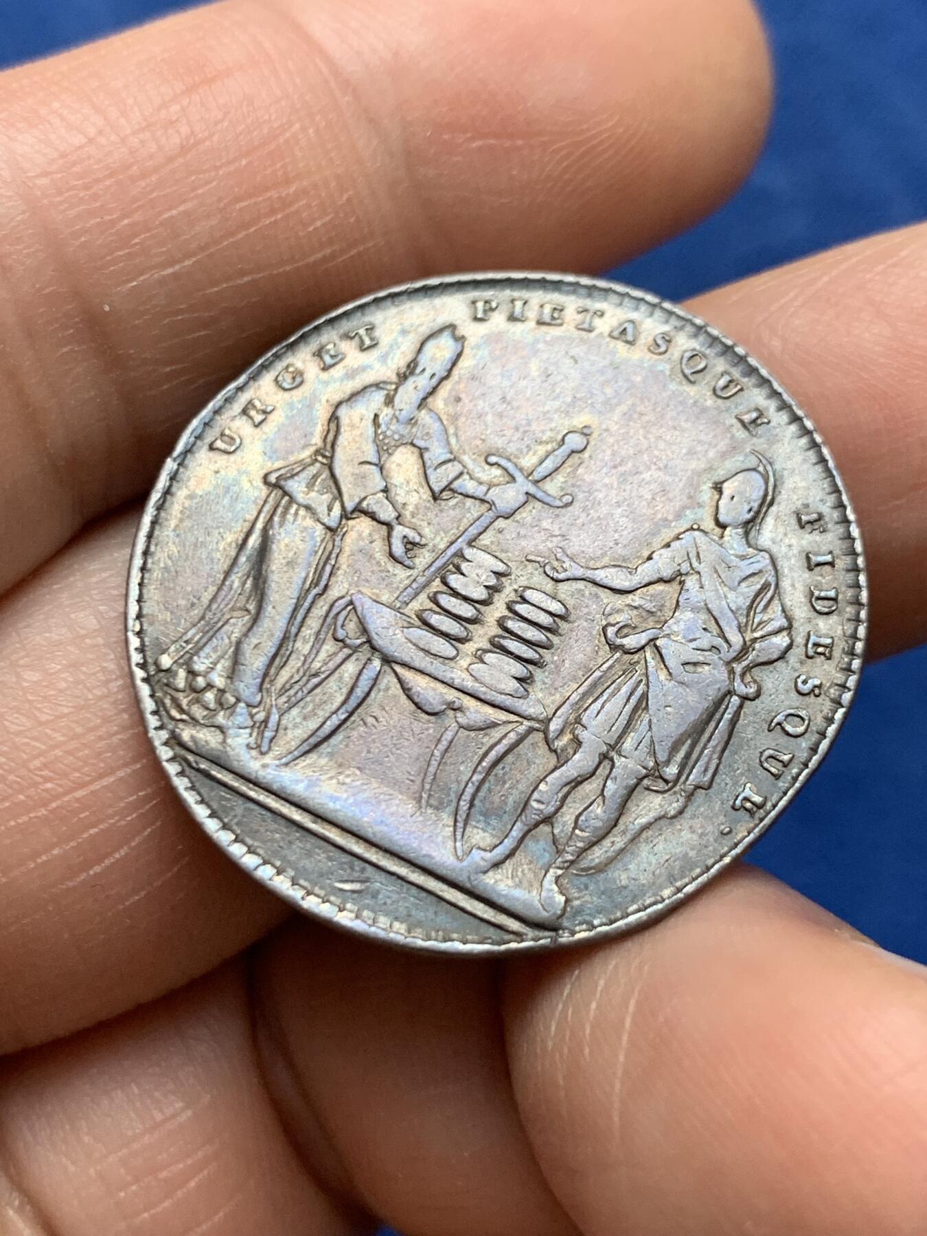 《竞宝斋》第477场 周日，周一 2场连拍 （全场包邮）欢迎送拍 法国1710年教士大会银质代币，8.07g，29.8mm