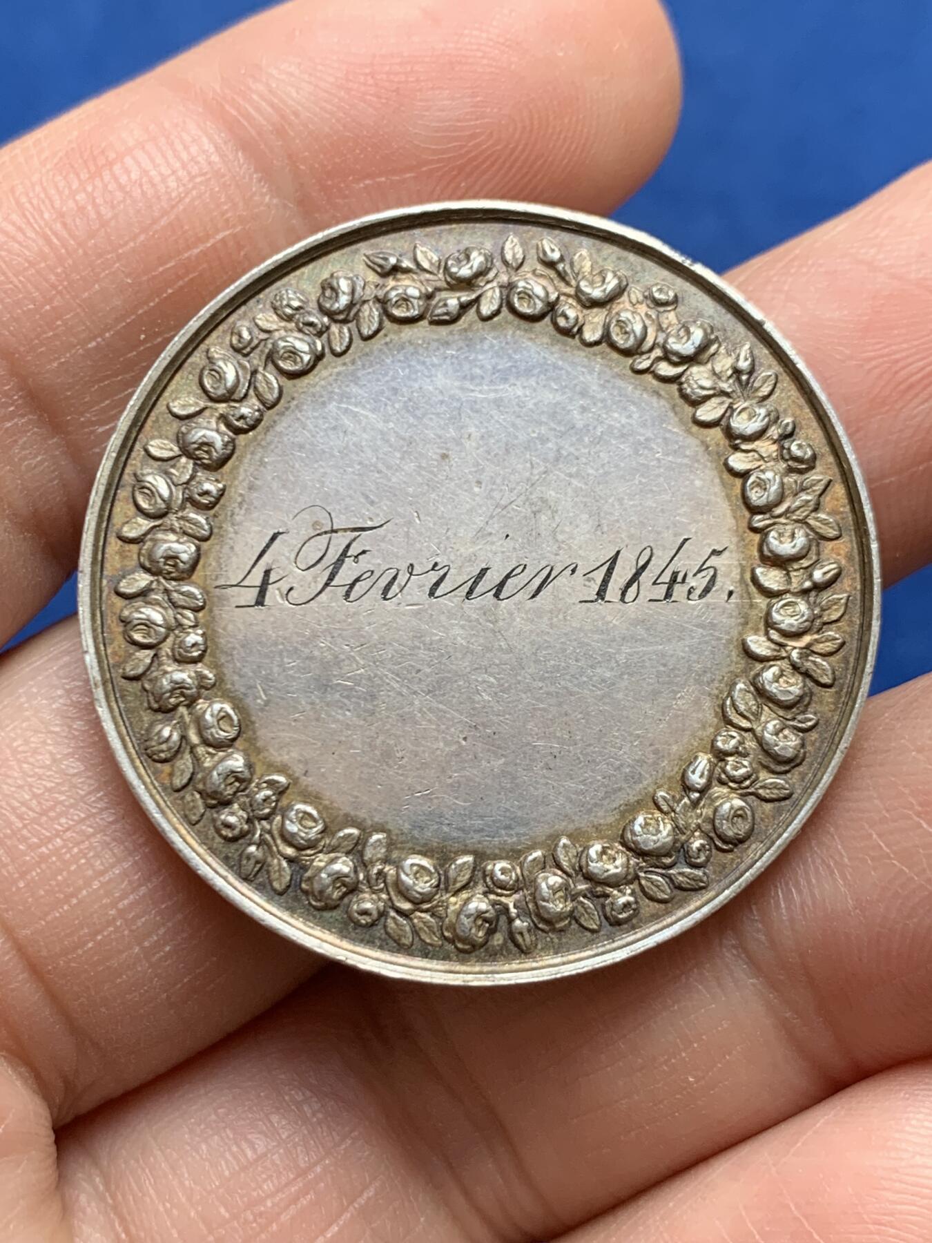 《竞宝斋》第477场 周日，周一 2场连拍 （全场包邮）欢迎送拍 1845年法国田园婚礼银章 22.2克 36.1mm 手指银标