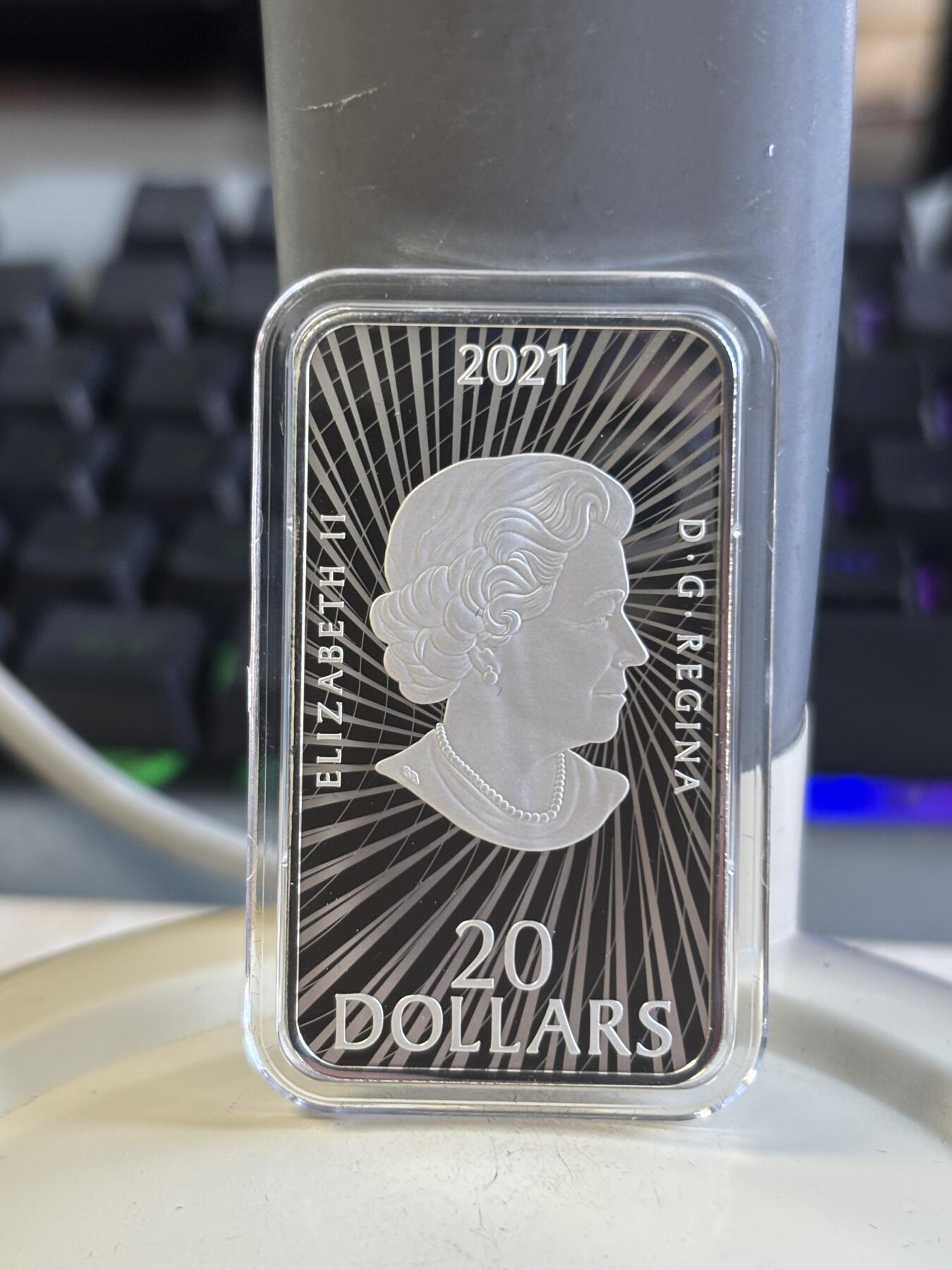 第197期拍卖 加拿大2021年UFO系列4蒙特利尔事件夜光纪念彩银币,9999银，发行5000枚