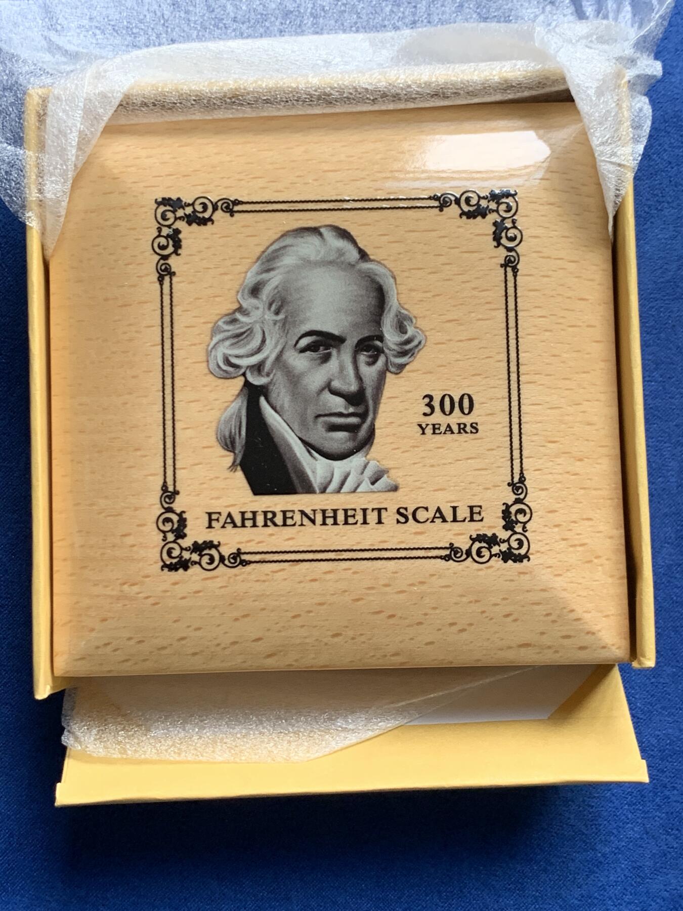 《竞宝斋》第477场 周日，周一 2场连拍 （全场包邮）欢迎送拍 帕劳2014年5元精制温感银币 华氏温标300年-丹尼尔·加布里埃尔·华伦海特（华氏温标的创立者，德国物理学家、仪器制造师） 1盎司925银 发行量450枚 盒证全