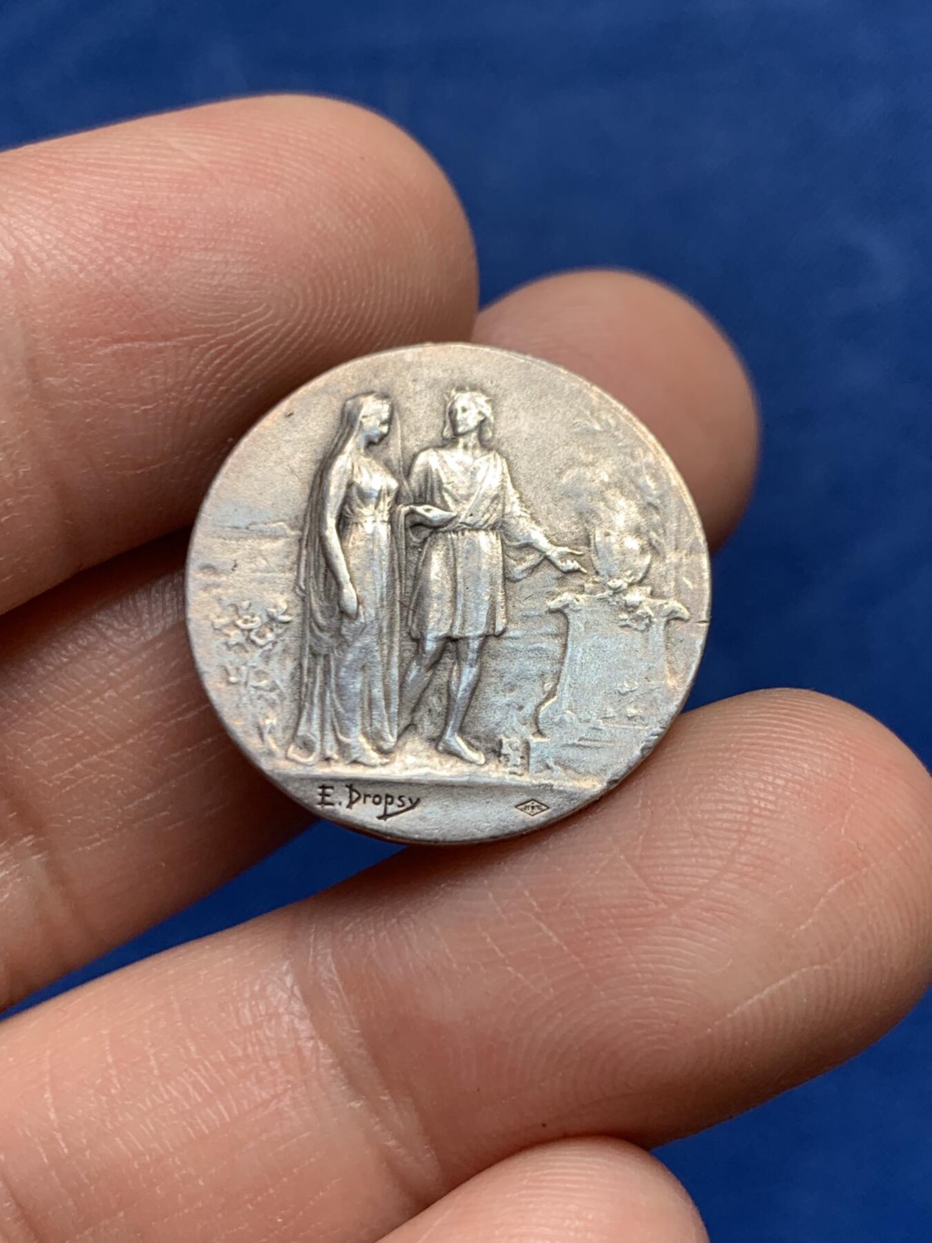 《竞宝斋》第477场 周日，周一 2场连拍 （全场包邮）欢迎送拍 名家名作 法国天使婚礼银章 5.15克 21.8mm 丰饶角银标