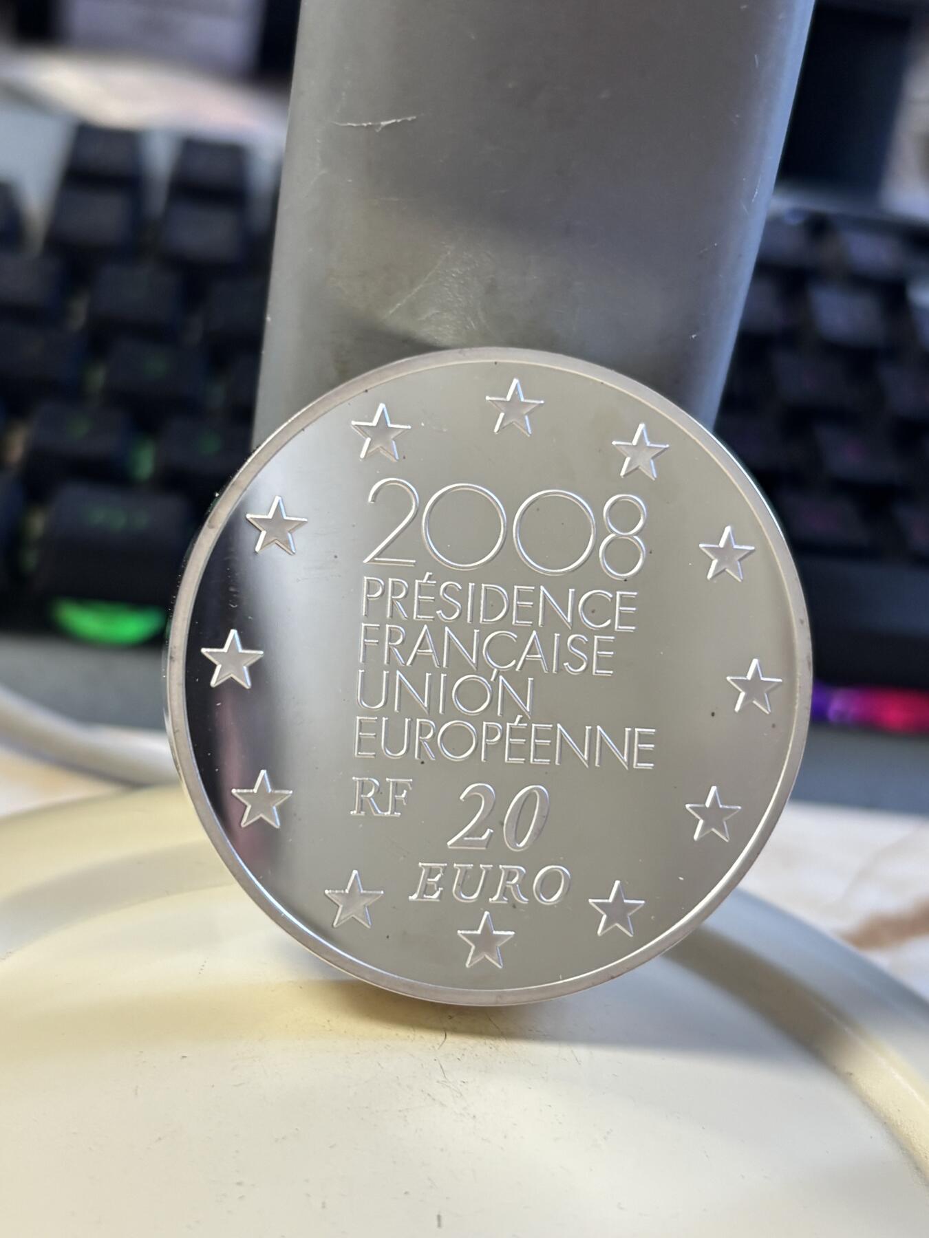 第197期拍卖 法国2008年欧盟轮值主席国5盎司加厚精制纪念银币，950银，发行500枚，没有塑料盒，有氧化点