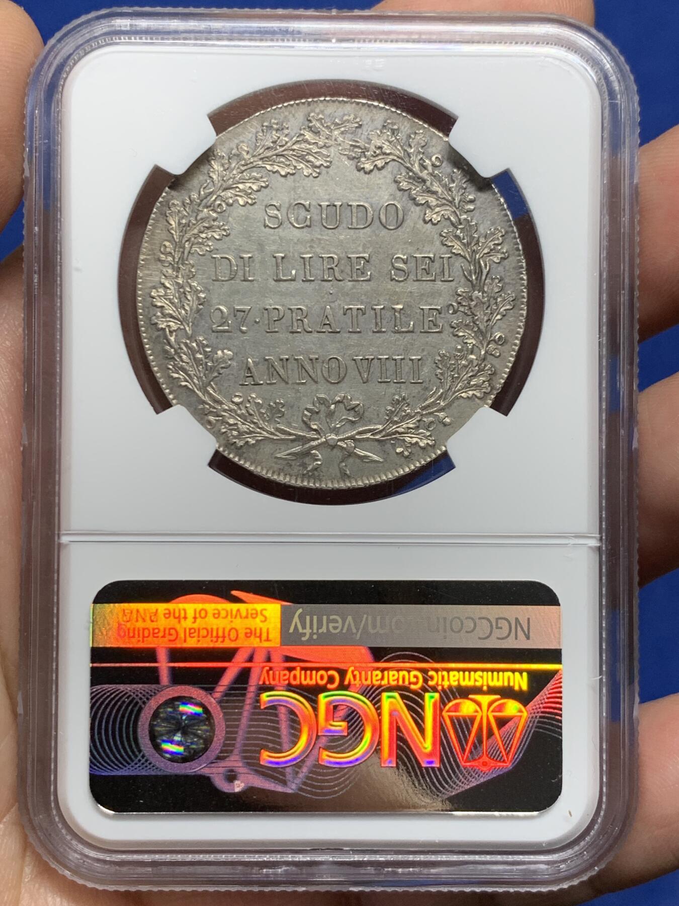 《竞宝斋》第477场 周日，周一 2场连拍 （全场包邮）欢迎送拍 NGC MS61 意大利共和8年1800年 阿尔卑斯山南共和国1斯库多大银币，短暂的共和国，大名誉品，拿破仑系列与意大利的交融。此品种常见丰饶角弱打，此枚全深打，极其难得。艺术性绝佳的品种，外拍越来越贵