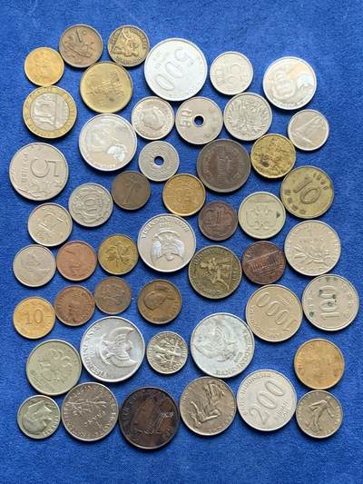 《竞宝斋》第477场 周日，周一 2场连拍 （全场包邮）欢迎送拍 - 各国各面值钱币一组 总重160克 细节见图