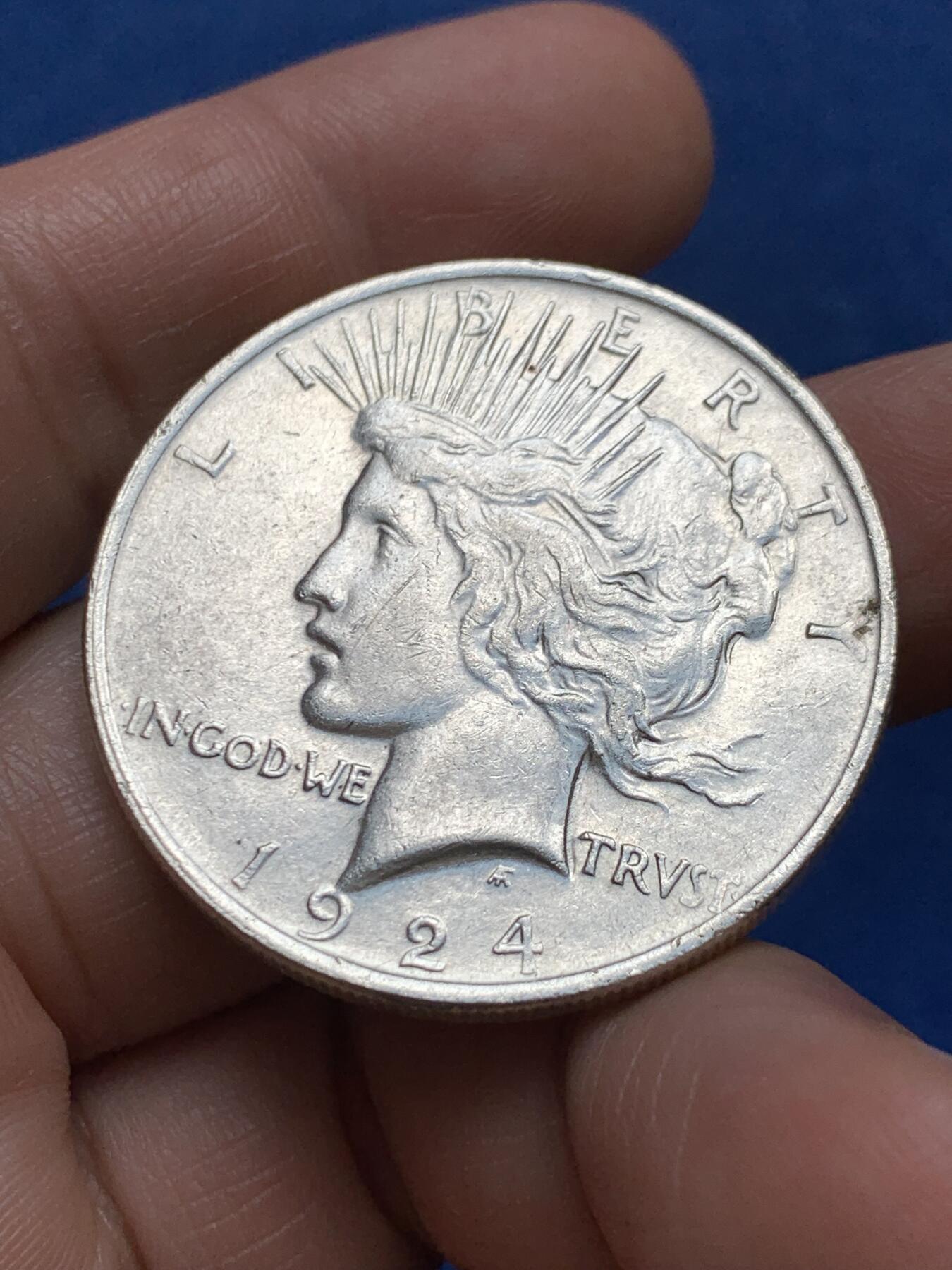 《竞宝斋》第477场 周日，周一 2场连拍 （全场包邮）欢迎送拍 美国1924年和平鸽1美元银币