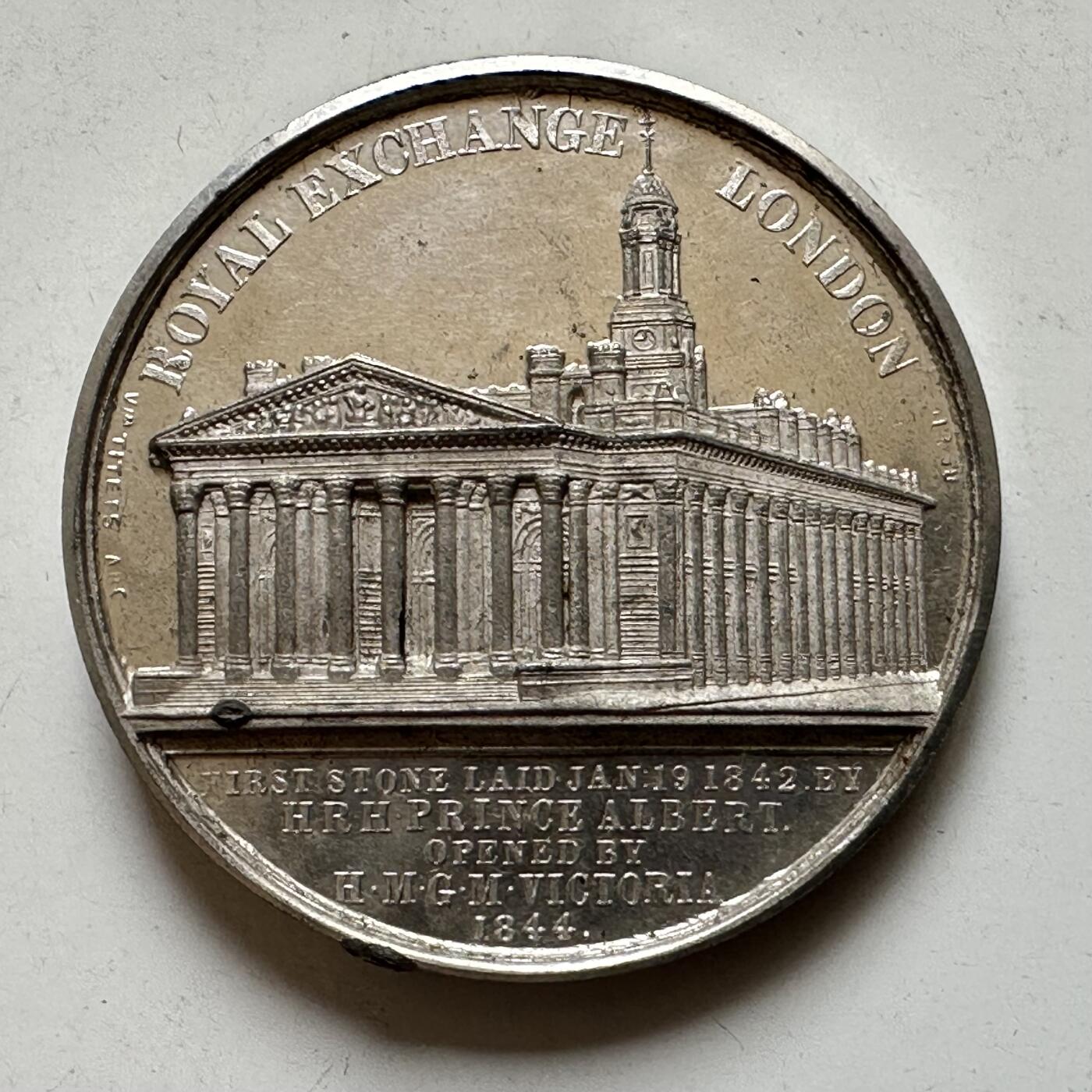 🌹外币初藏🌹🐯2026年第38场   每周二四六晚8️⃣点 世界钱币 英国 1844 年皇家交易所重新启用纪念章 原盒保存 未氧化 光亮如新  高浮雕 38.7毫米
