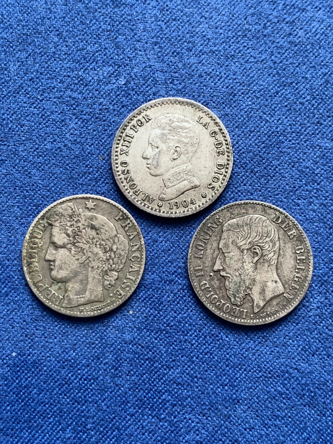 《竞宝斋》第477场 周日，周一 2场连拍 （全场包邮）欢迎送拍 三枚一组 少见面值 欧陆1/2小银币：西班牙1904年阿方索十三世50分、比利时1886年利奥波德二世50分、法国1873年50生丁，总重7.37克，流通好品