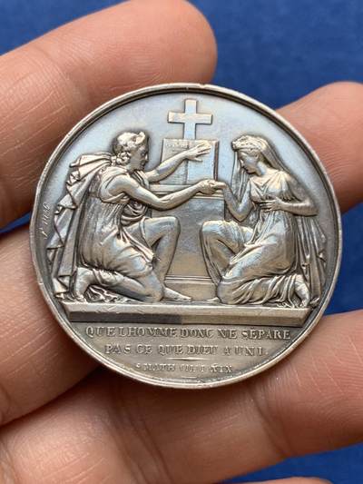 《竞宝斋》第477场 周日，周一 2场连拍 （全场包邮）欢迎送拍 - 法国1845年结婚纪念银章 39mm 25.45克 手指银标