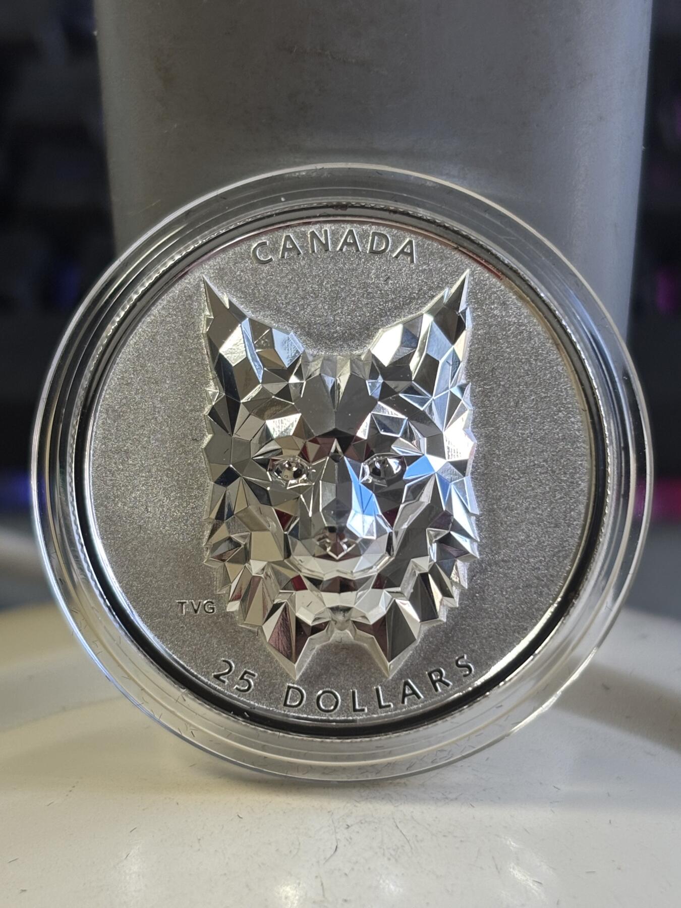 第197期拍卖 加拿大2020年多边立体高浮雕动物系列猞猁纪念银币，9999银，发行2500套