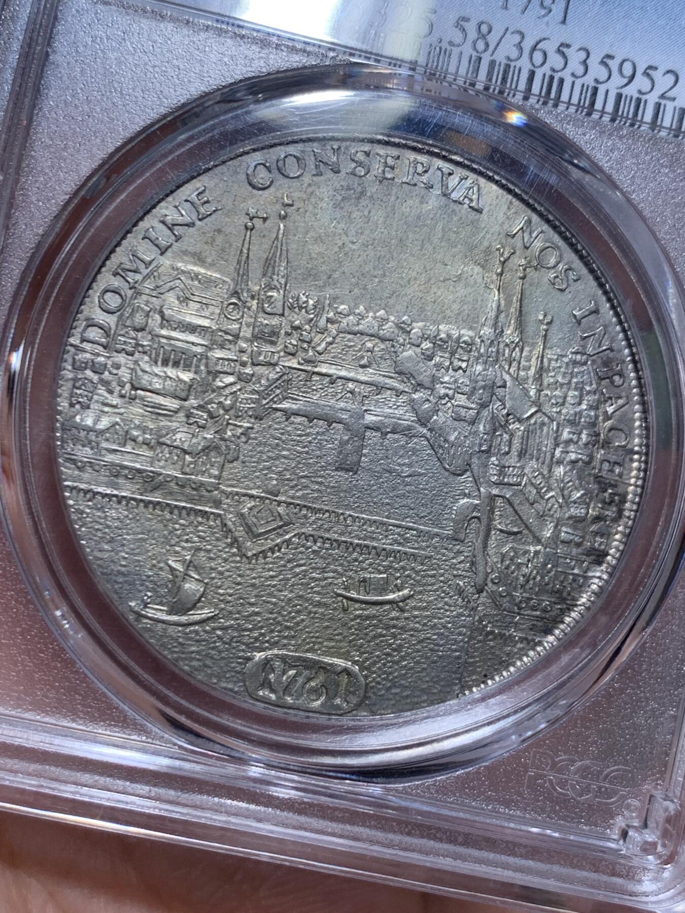 《竞宝斋》第477场 周日，周一 2场连拍 （全场包邮）欢迎送拍 唯一亚军分 PCGS AU58 瑞士1761年 苏黎世城市景观1泰勒大银币 少见品种，热门城市景观泰勒 盒子背面支撑有磕