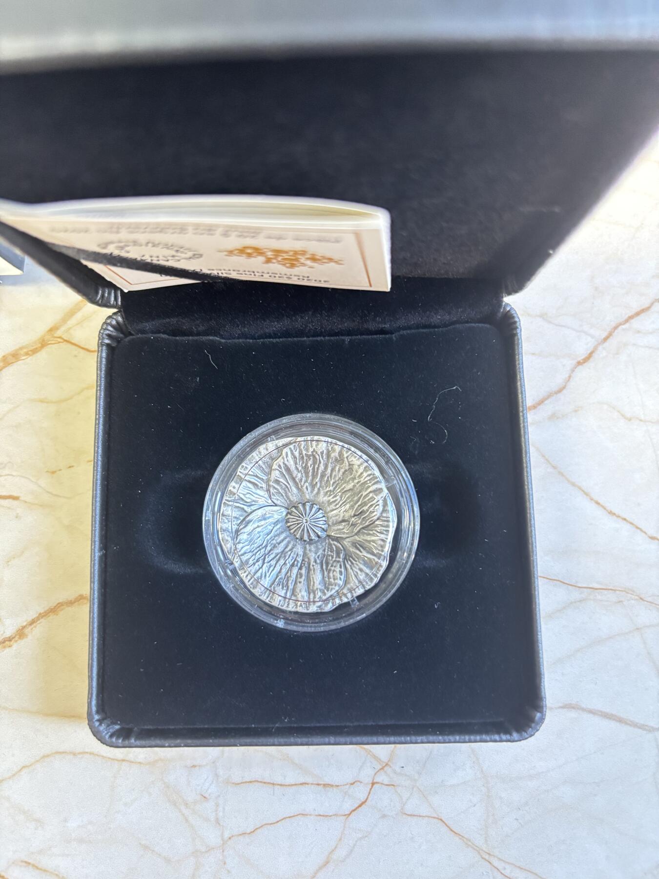 第197期拍卖 加拿大2020年一战国殇日罂粟花形仿古纪念银币，9999银，发行7000枚