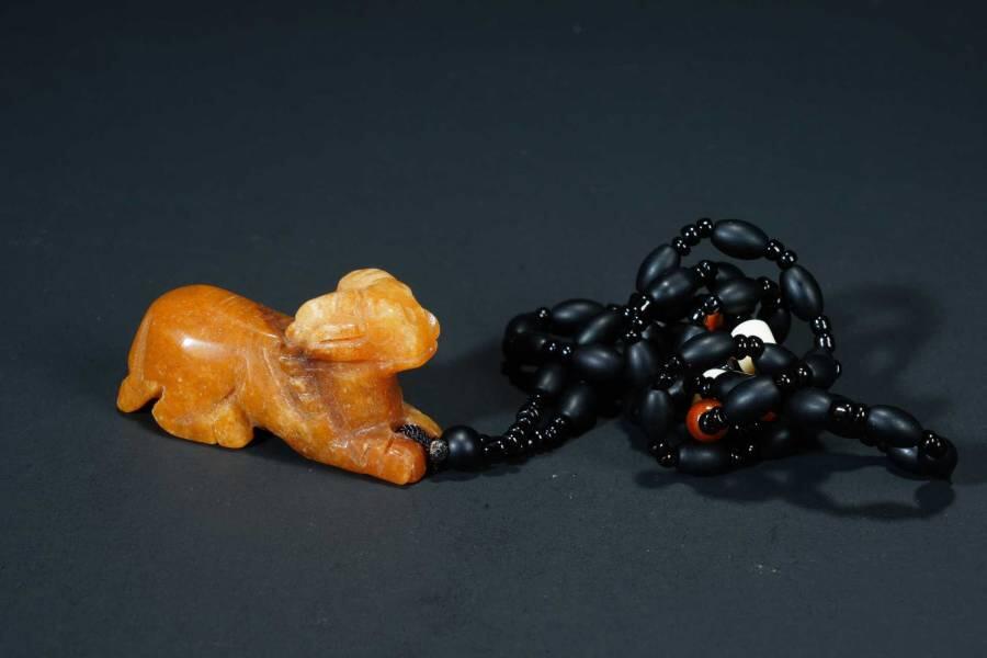 上海都达杂项专场六十六【全场包邮】 手工雕黄龙玉精雕《山羊》挂件63-60