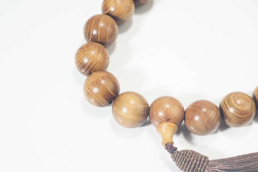 上海都达杂项专场六十六【全场包邮】 天然金丝楠木2.0手持圆珠手串 附鉴定证书63-312