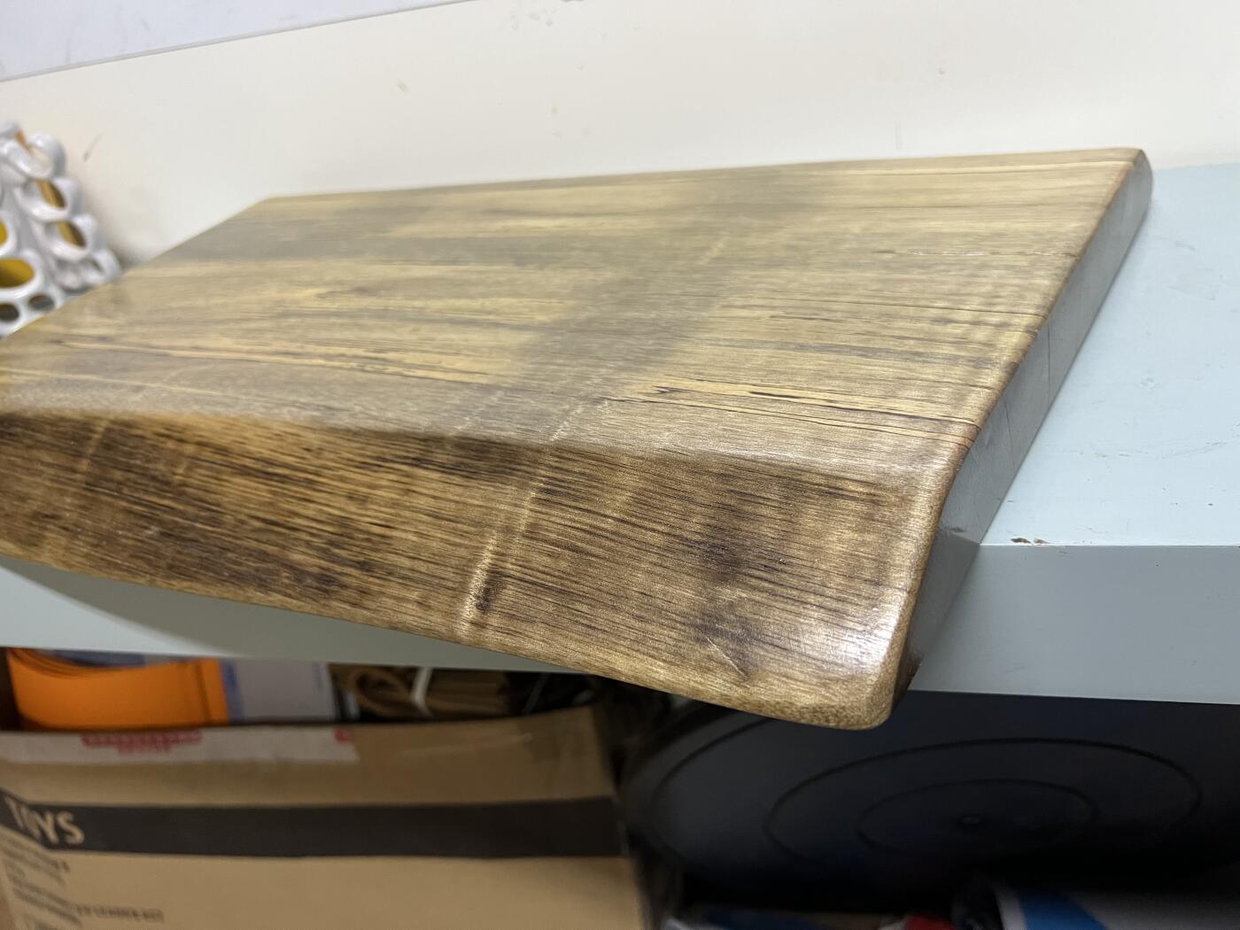 零元拍：NO5-8金丝楠干泡台茶盘 金光闪闪。尺寸约：43/32/3.4CM。  天然木料有裂，有瑕疵，介意勿拍。