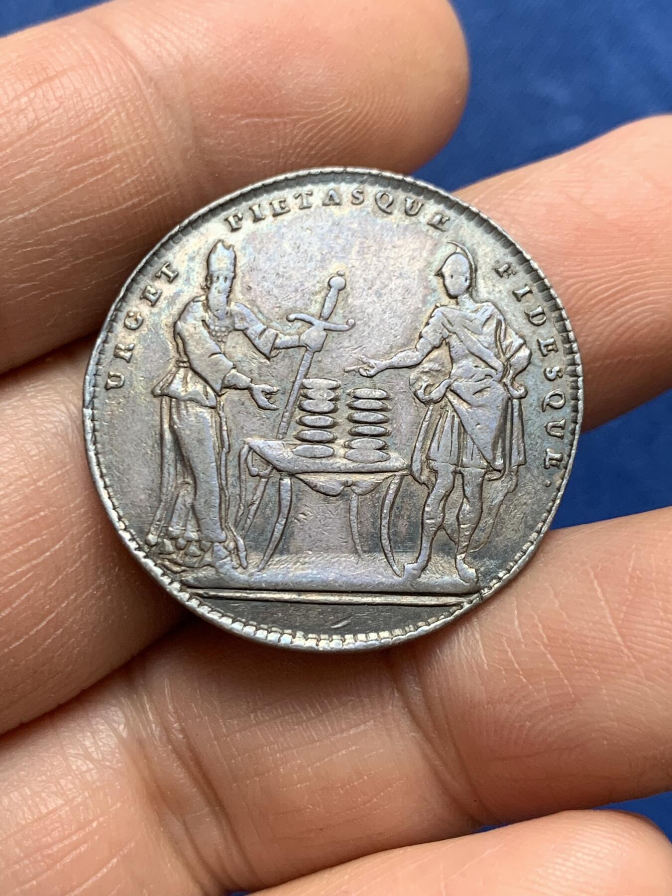 《竞宝斋》第477场 周日，周一 2场连拍 （全场包邮）欢迎送拍 法国1710年教士大会银质代币，8.07g，29.8mm