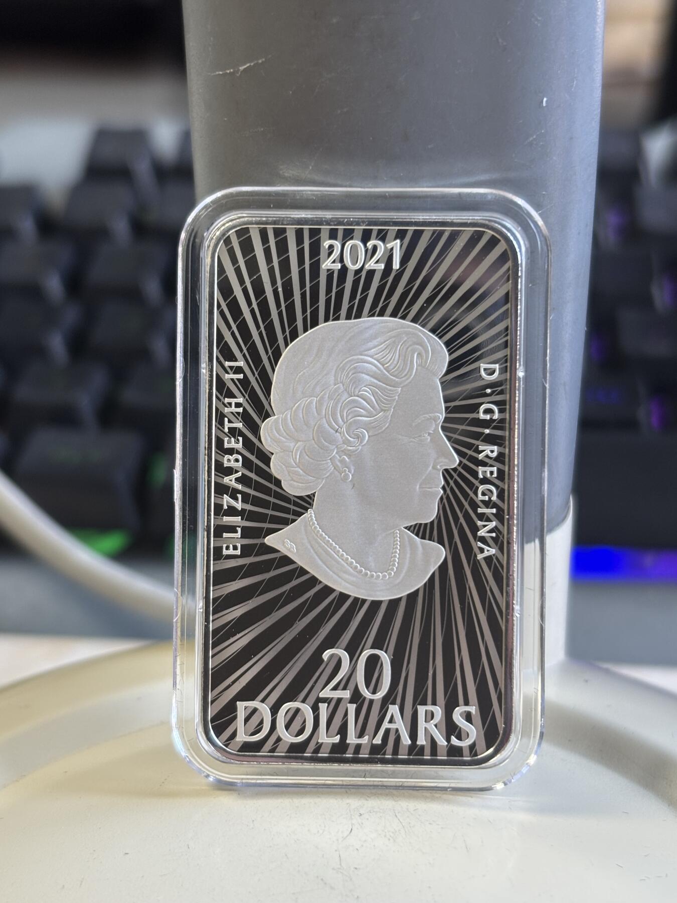 第197期拍卖 加拿大2021年UFO系列4蒙特利尔事件夜光纪念彩银币,9999银，发行5000枚