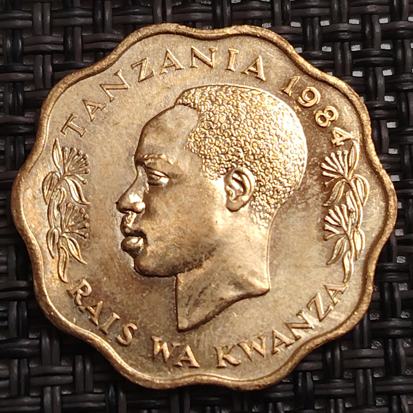 布加迪🐬～世界钱币(上海)🌾第 287 期 /  各国套币和散币