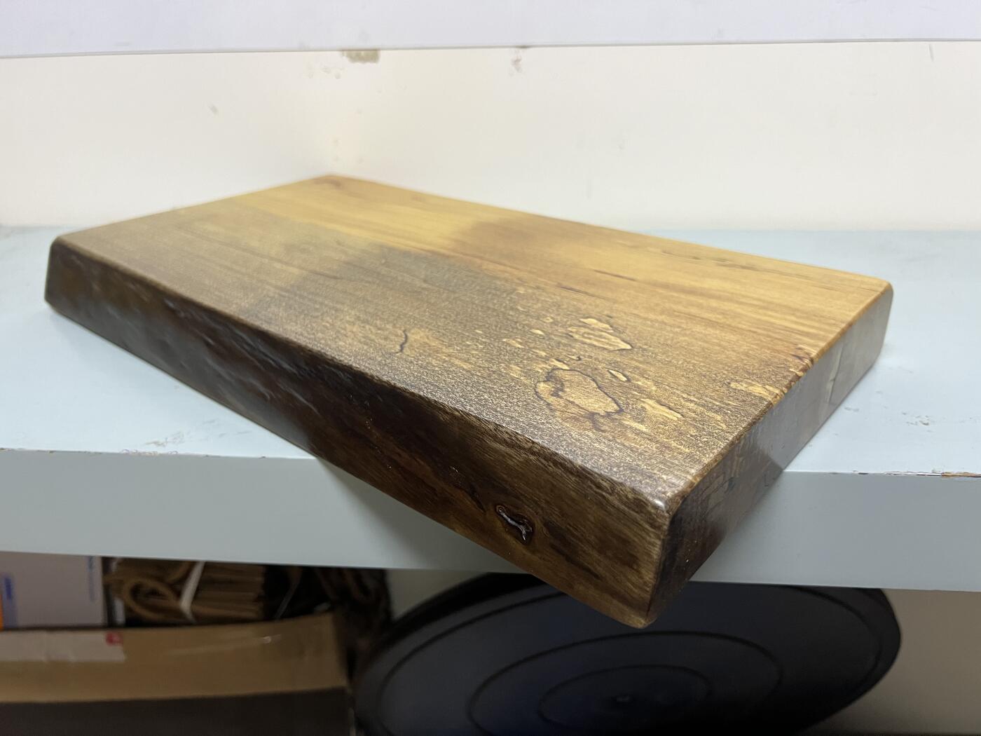 零元拍：NO5-9金丝楠干泡台茶盘 金光闪闪。尺寸约：38/21/3CM。  天然木料有裂，有瑕疵，介意勿拍。