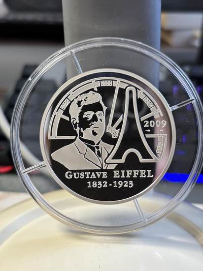 法国2009年巴黎埃菲尔铁塔120周年5盎司加厚银币，950银，163.8克，发行1000枚，塑料盒有裂痕
